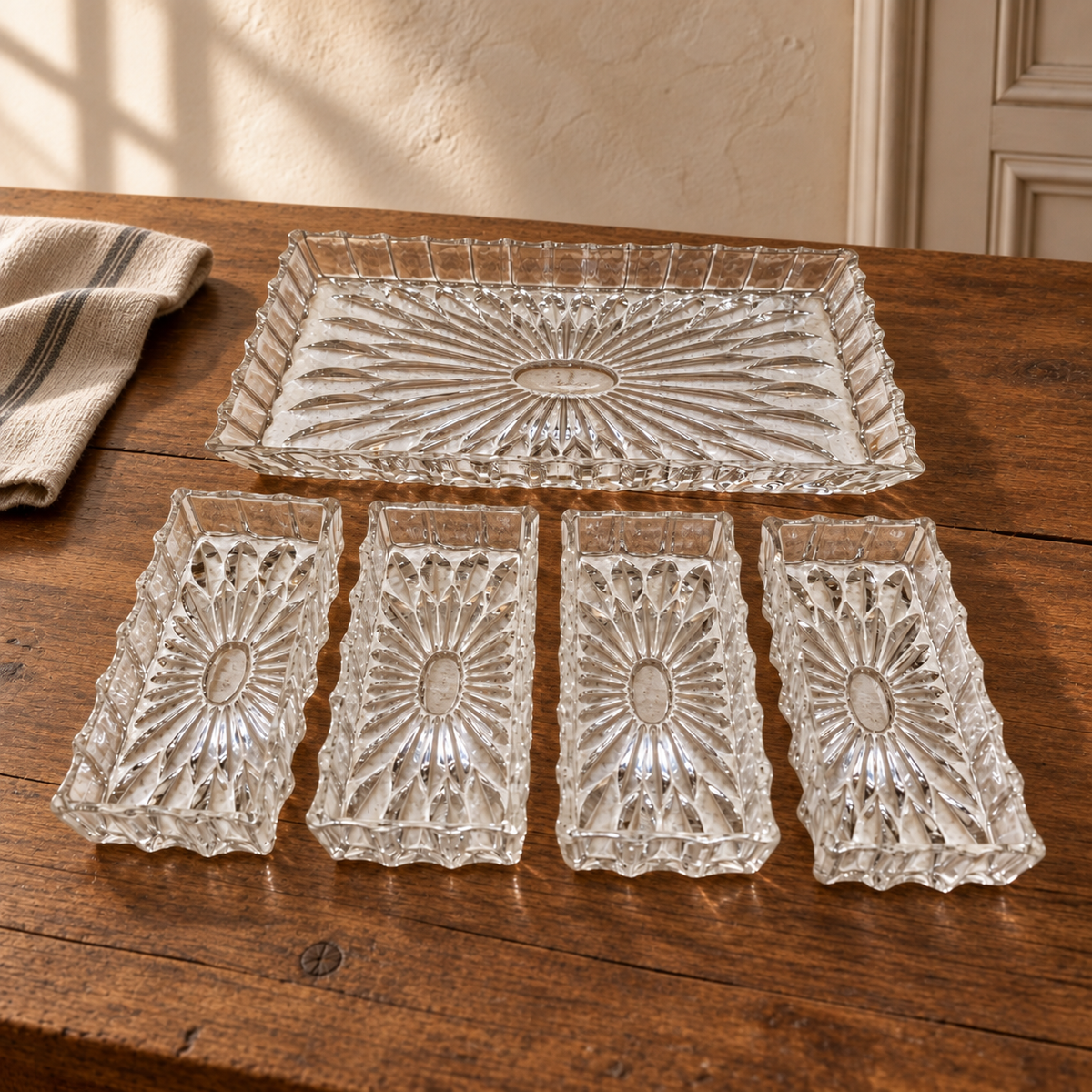 Plat compartimenté ancien en Cristal Art déco