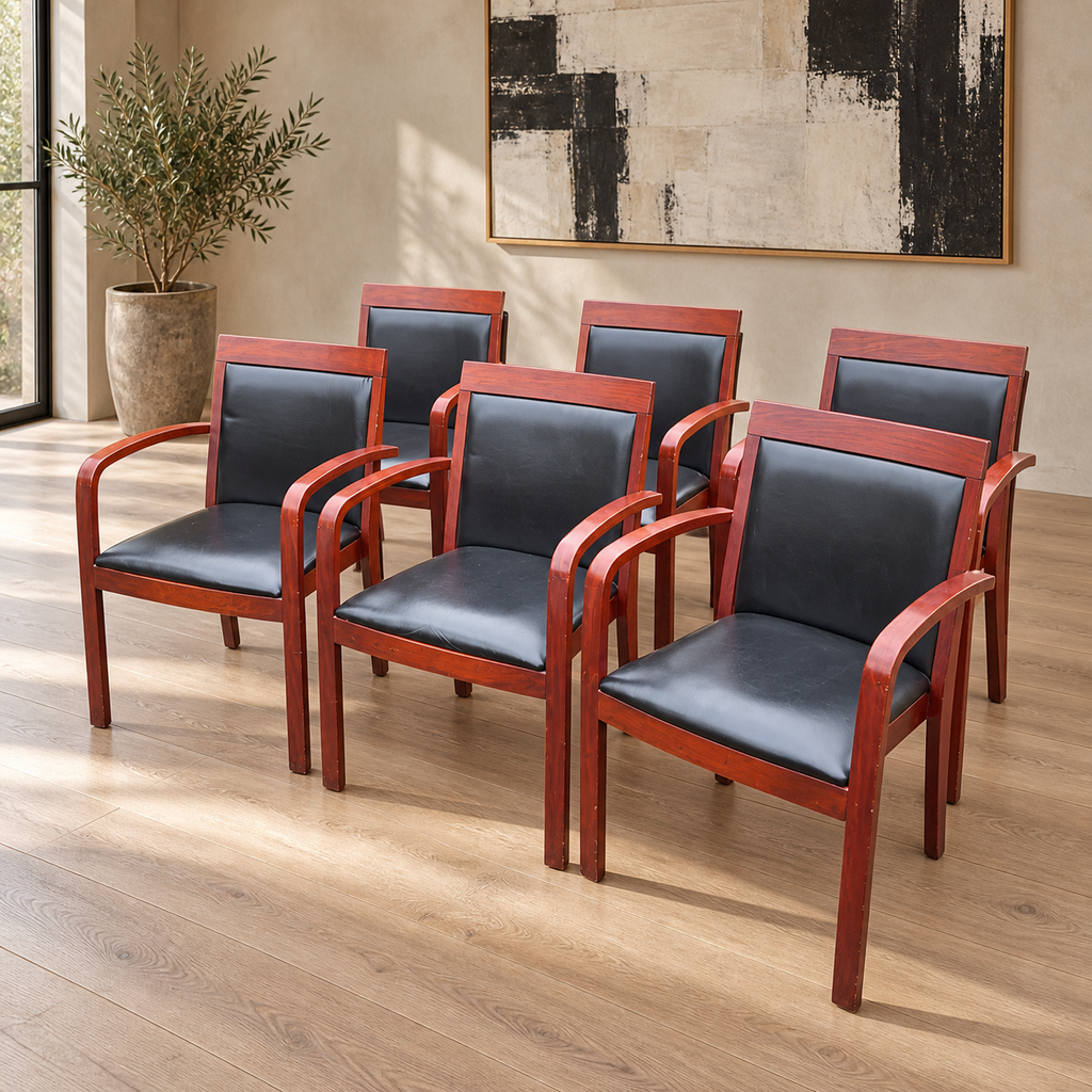 Lot de 6 fauteuils bridge en bois teinté acajou et simili cuir noir