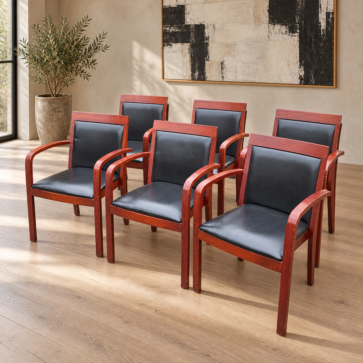 Lot de 6 fauteuils bridge en bois teinté acajou et simili cuir noir