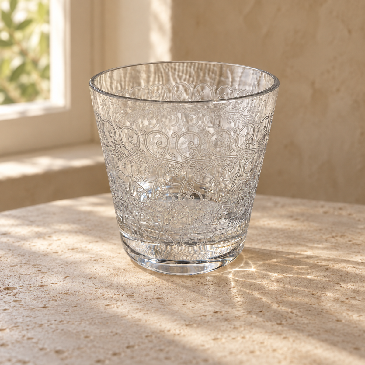 Verre à eau Baccarat en cristal gravé – décor d’arabesques – XXe siècle
