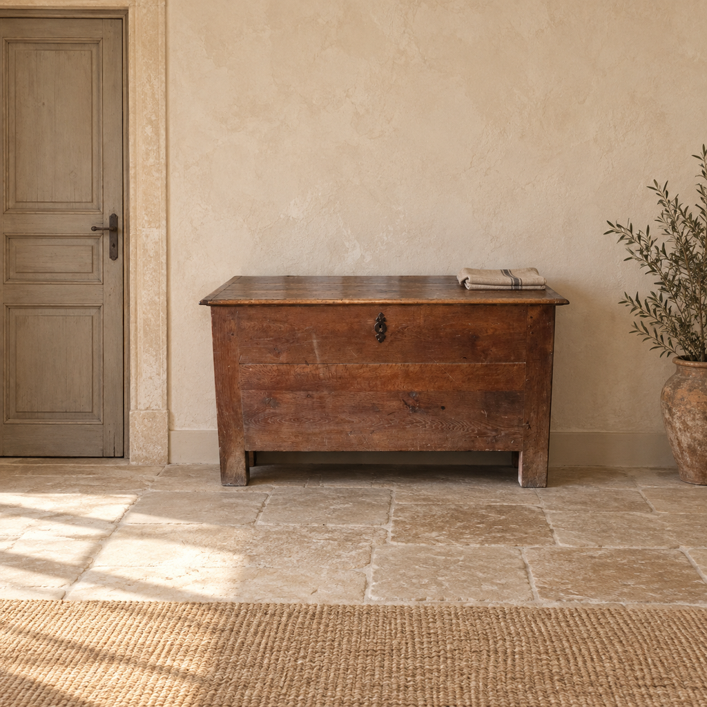 Maie/coffre ancien en bois massif – patine authentique, couvercle ouvrant