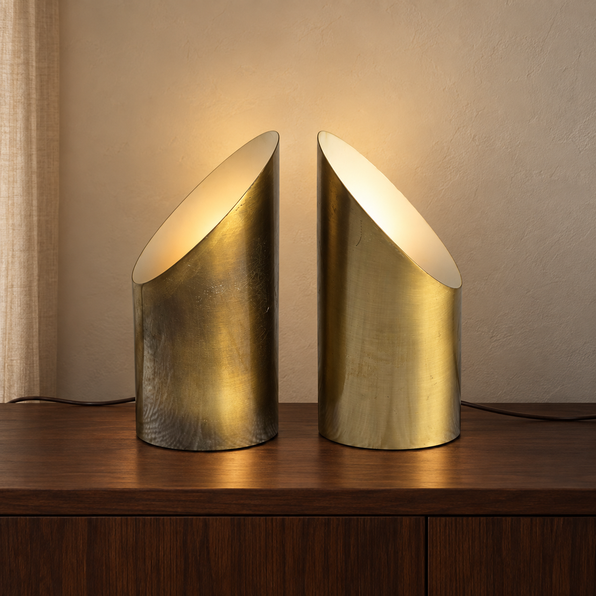 Paire de lampes signées Jean Perzel – cylindriques à ouverture oblique