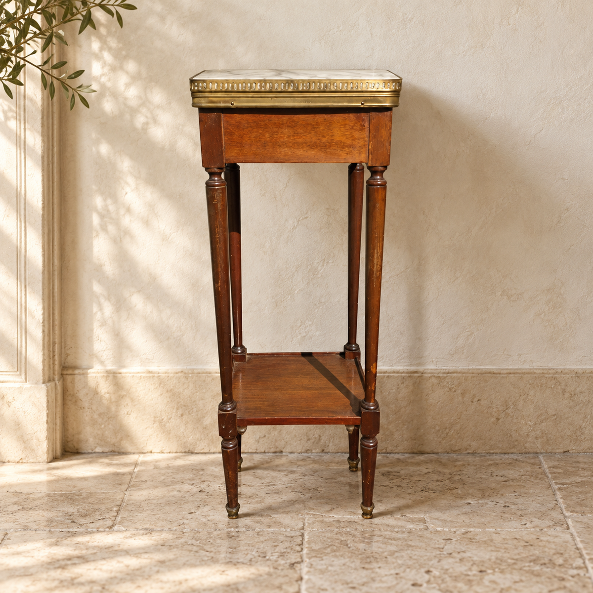 Table d’appoint Louis XVI en acajou, marbre et laiton – vers 1900
