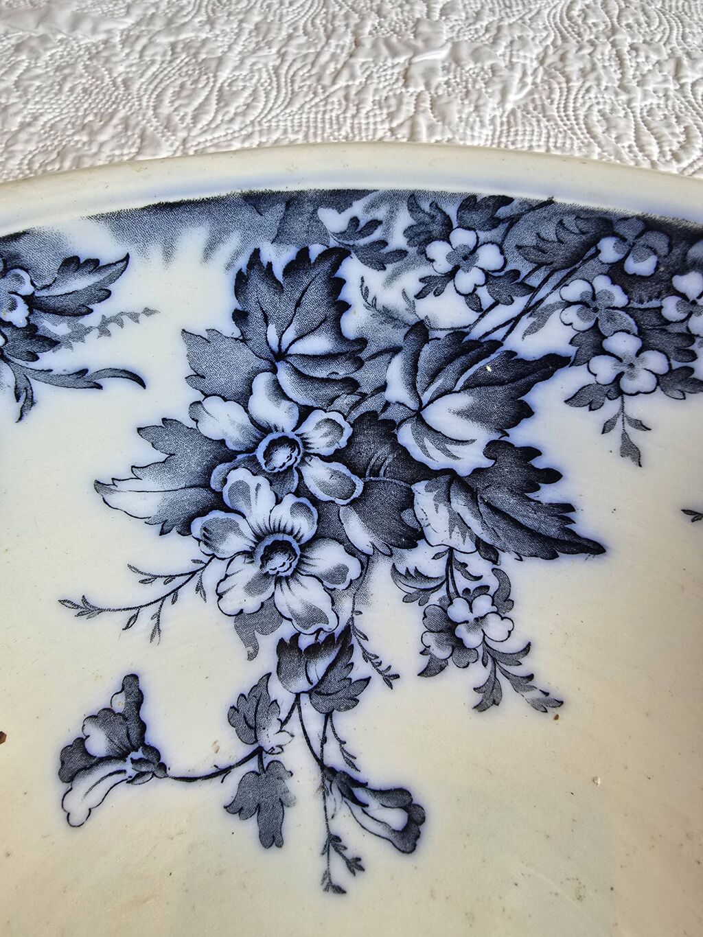 Grande vasque ancienne anglaise A.B &amp; Co modèle May – flow blue floral