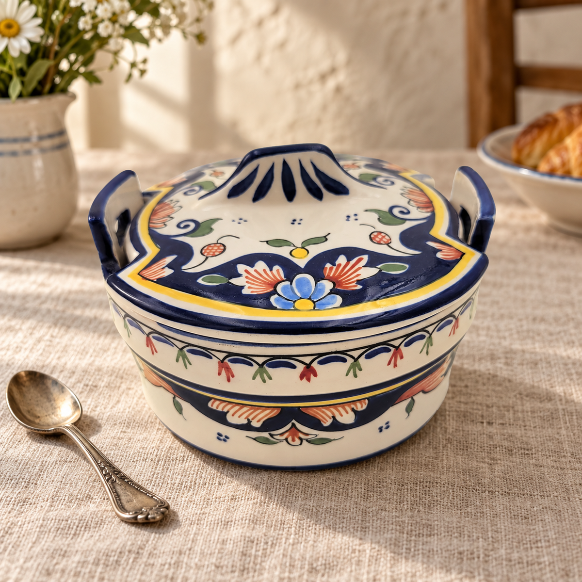 Pot avec couvercle en porcelaine de Rouen