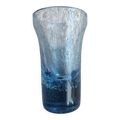 Vase soliflore en verre bullé bleu signé Biot