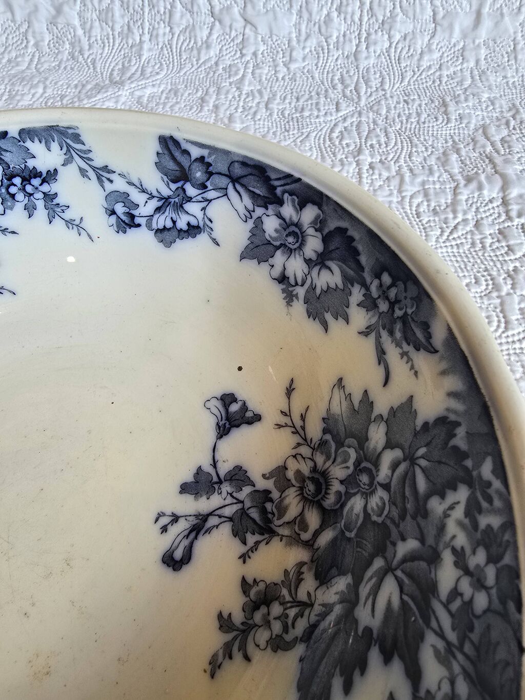 Grande vasque ancienne anglaise A.B &amp; Co modèle May – flow blue floral