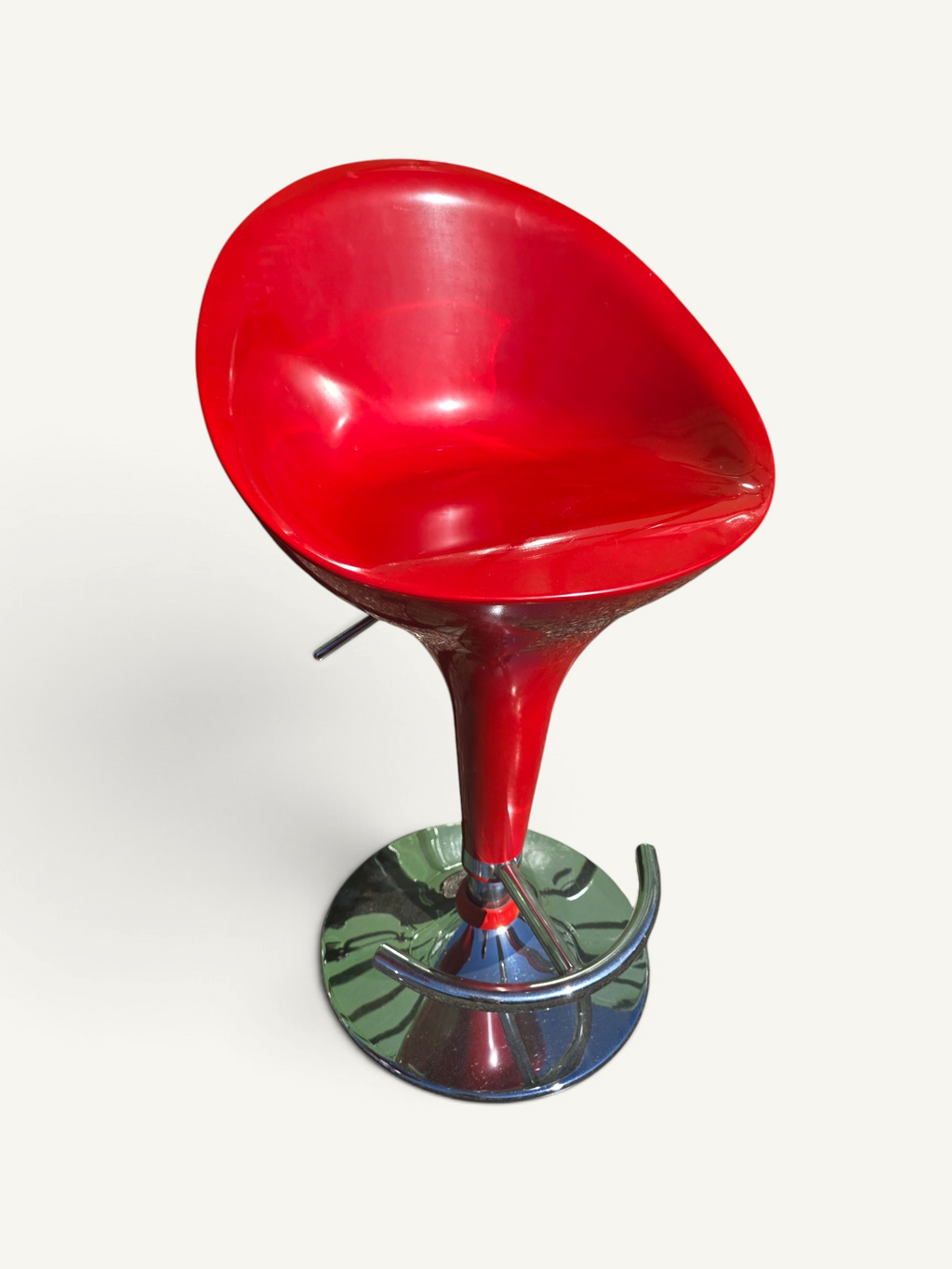 Paire de tabourets de bar rouges réglables en résine et chrome