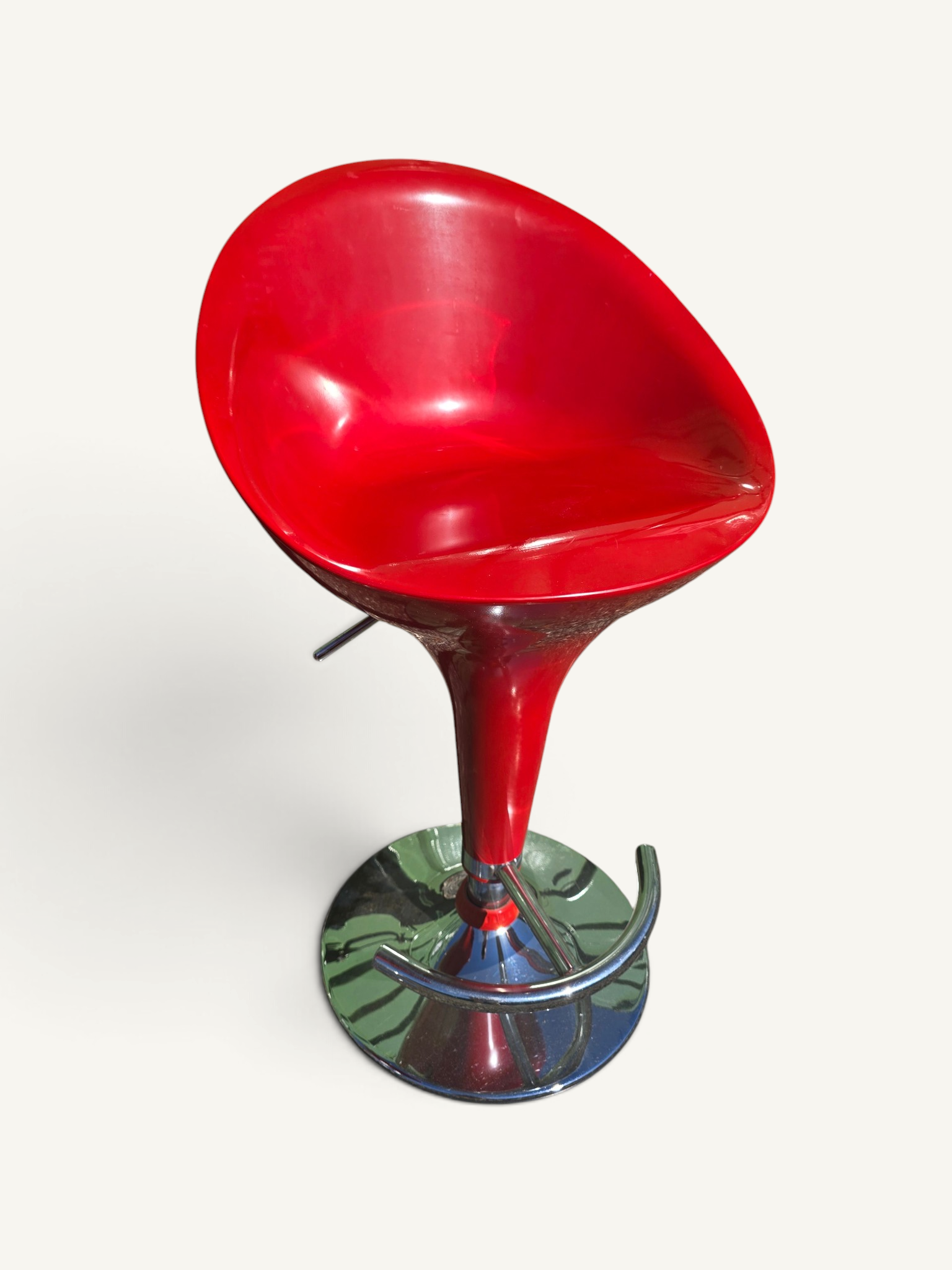 Paire de tabourets de bar rouges réglables en résine et chrome