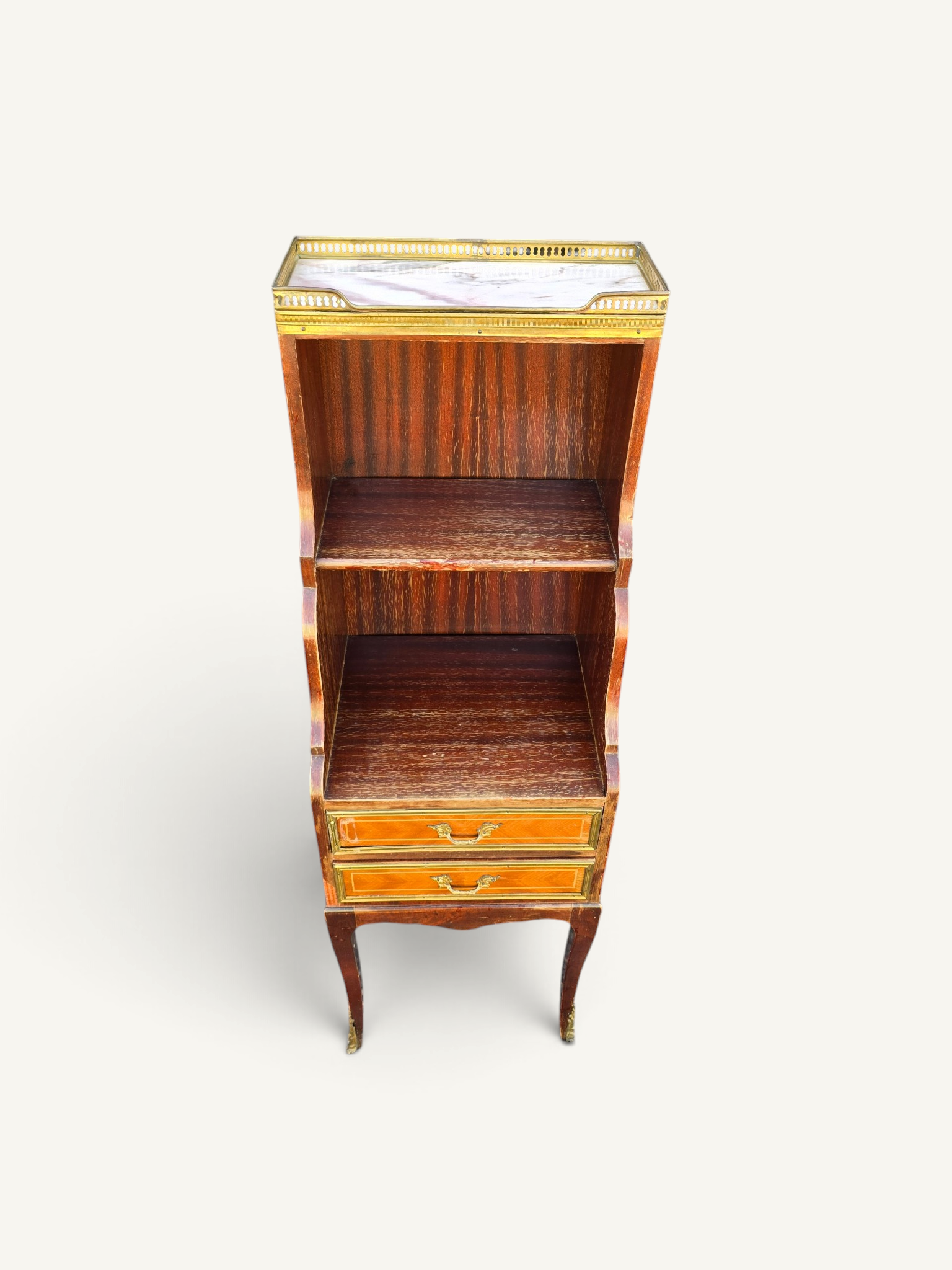Petit meuble étagère de style Louis XVI en acajou et laiton