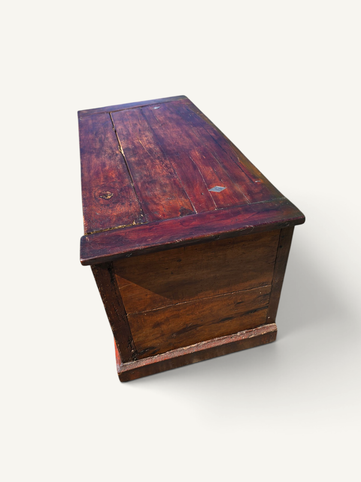 Grand coffre ancien rustique en bois massif – XIXe siècle