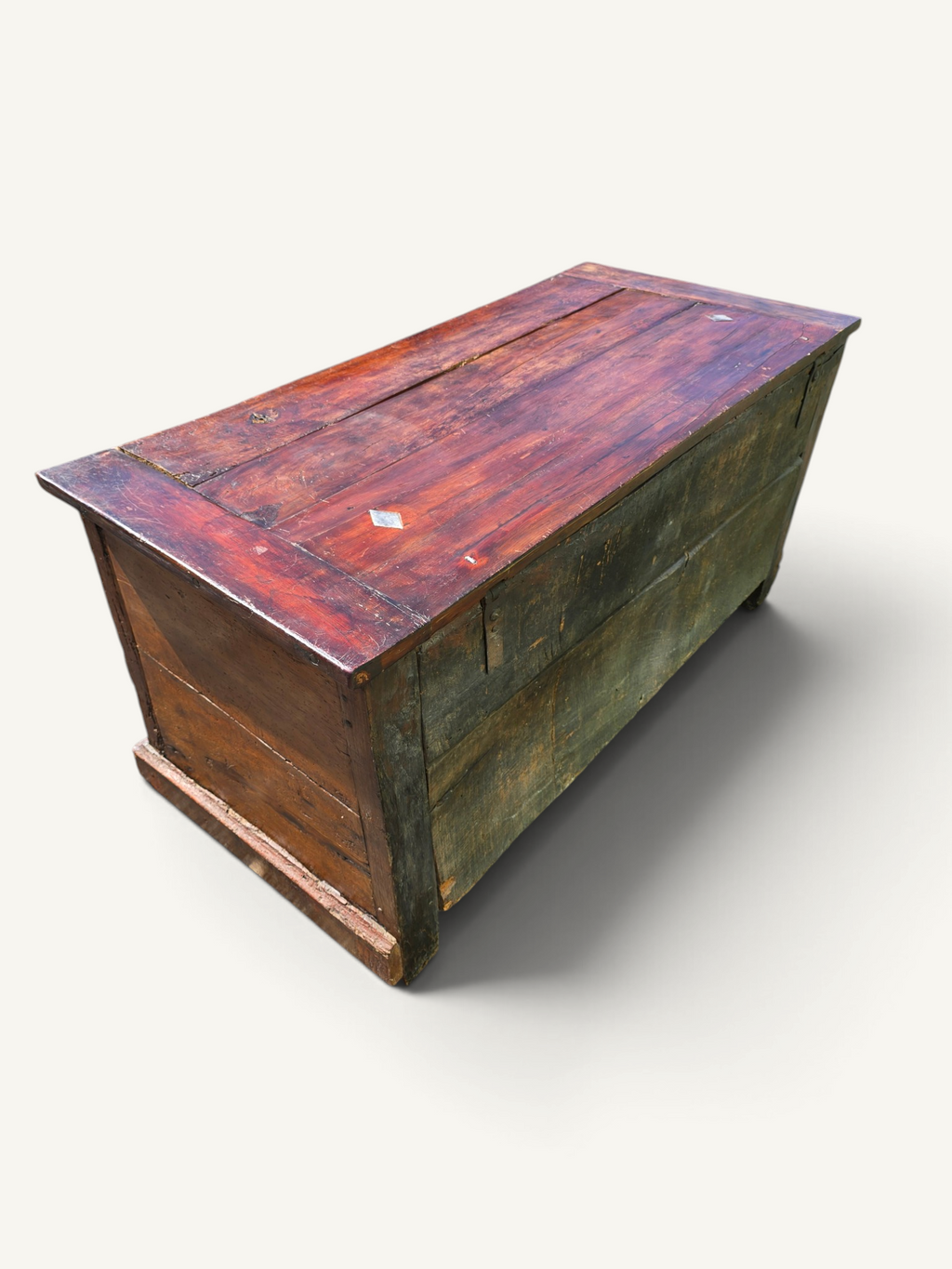 Grand coffre ancien rustique en bois massif – XIXe siècle