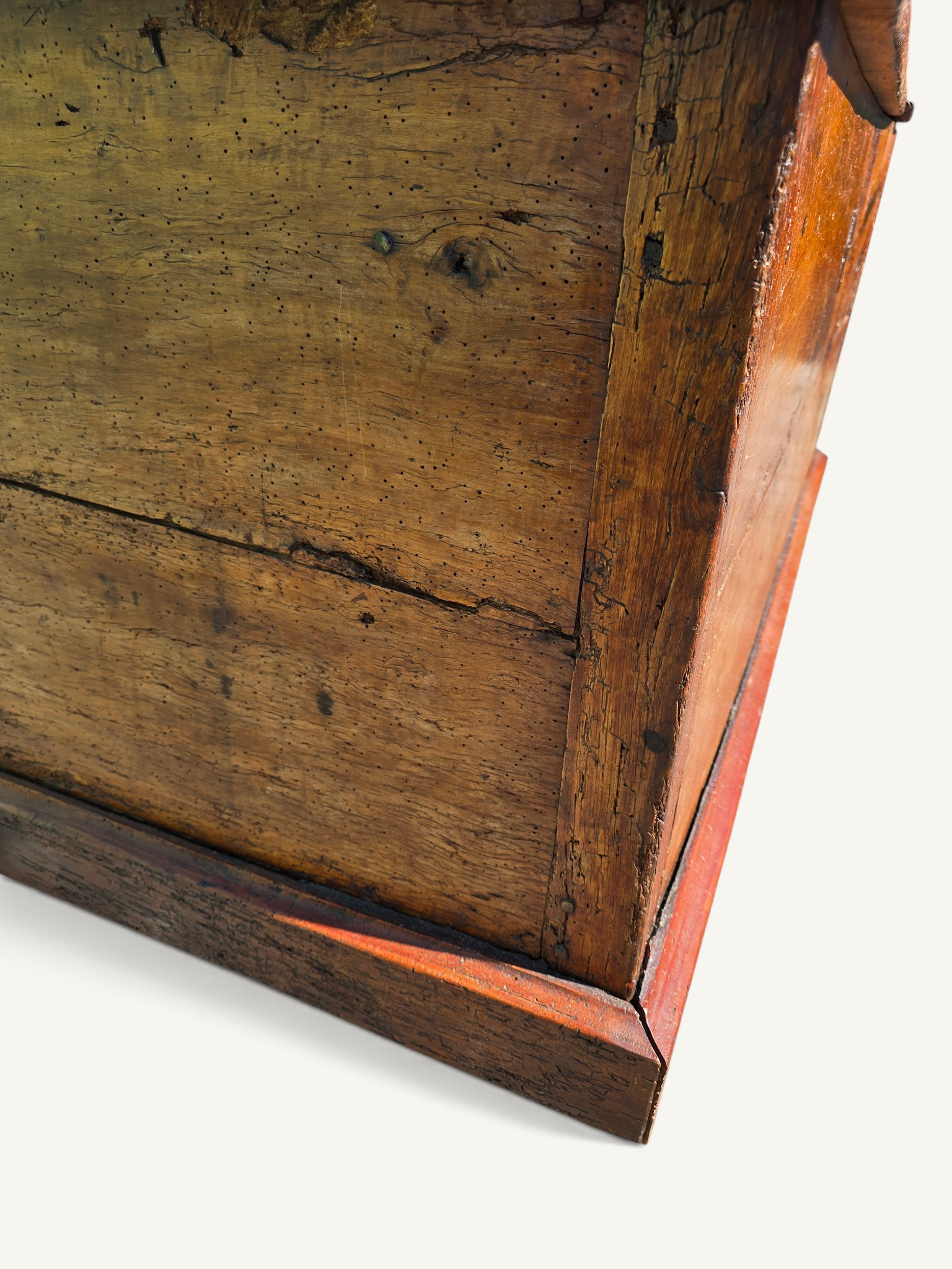 Grand coffre ancien rustique en bois massif – XIXe siècle