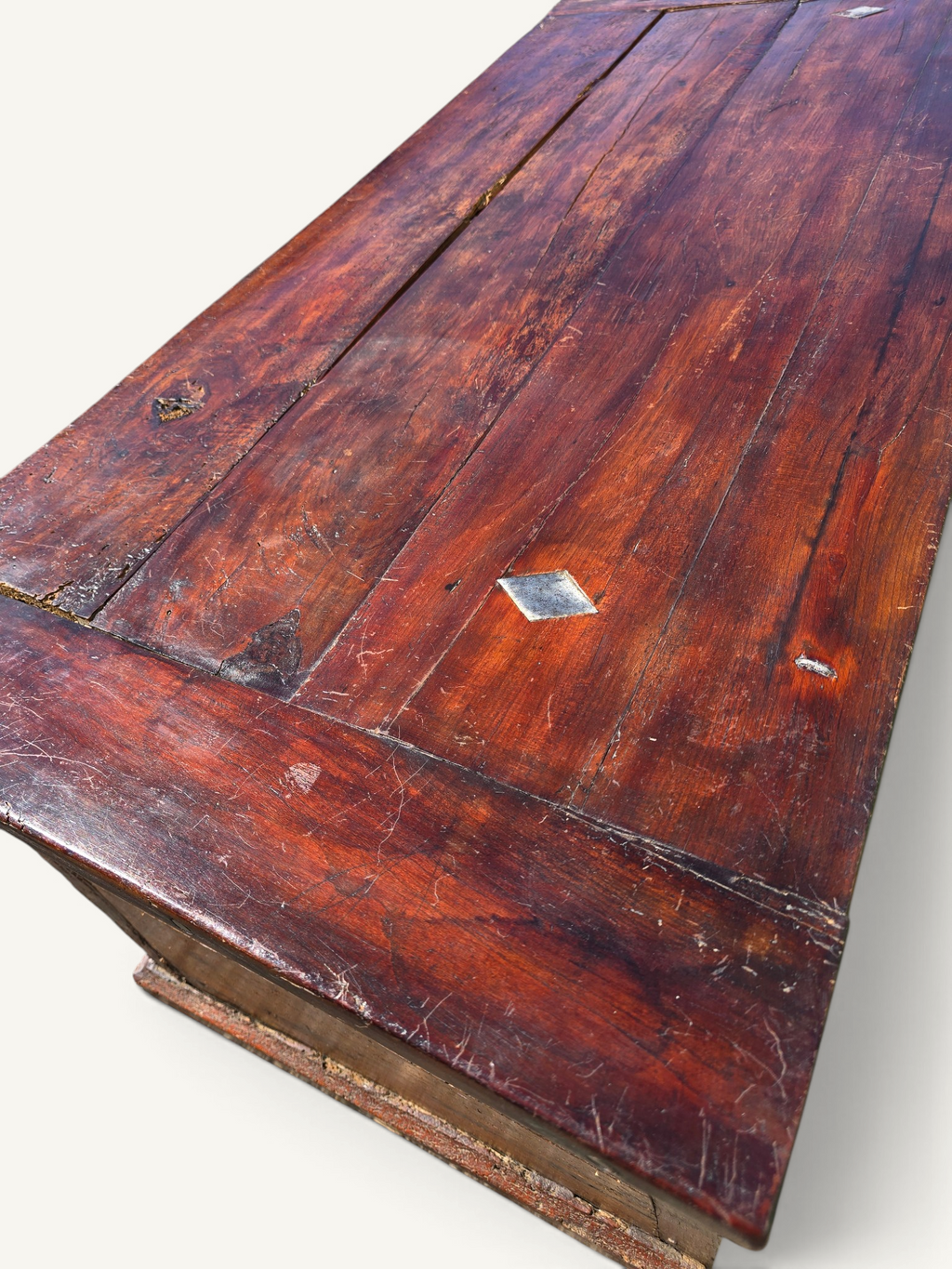 Grand coffre ancien rustique en bois massif – XIXe siècle