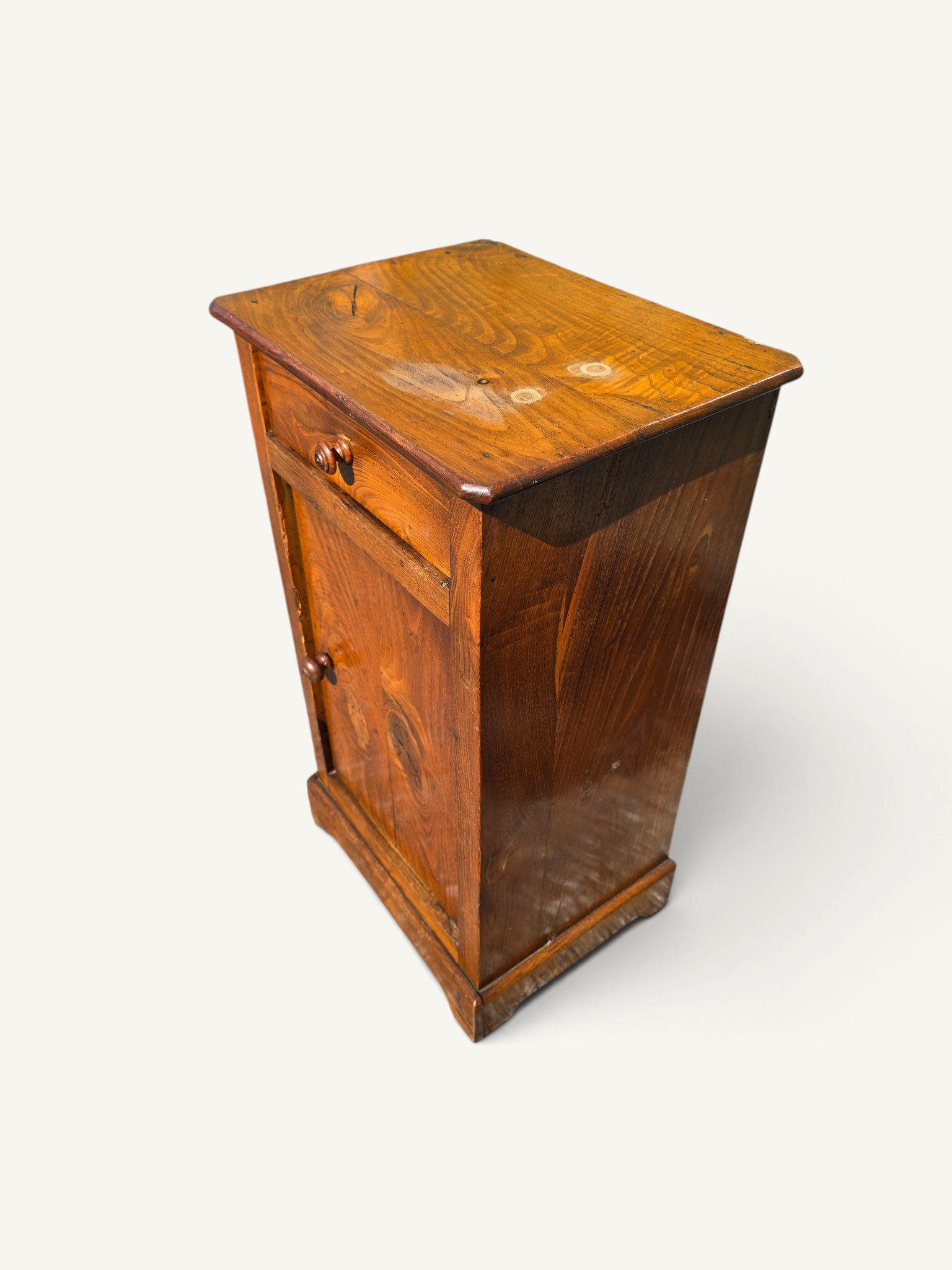 Petit meuble de chevet rustique ancien en bois massif