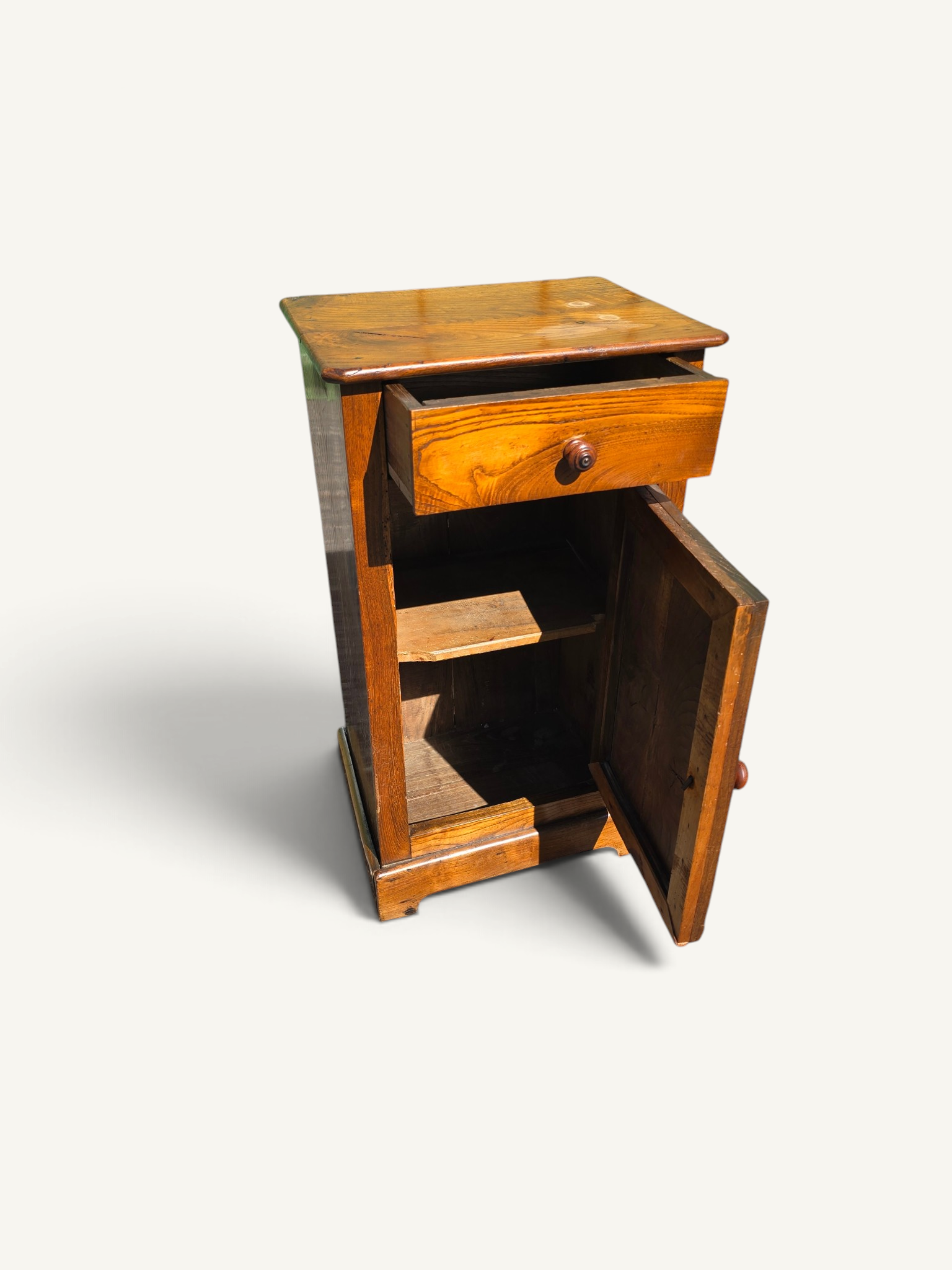 Petit meuble de chevet rustique ancien en bois massif
