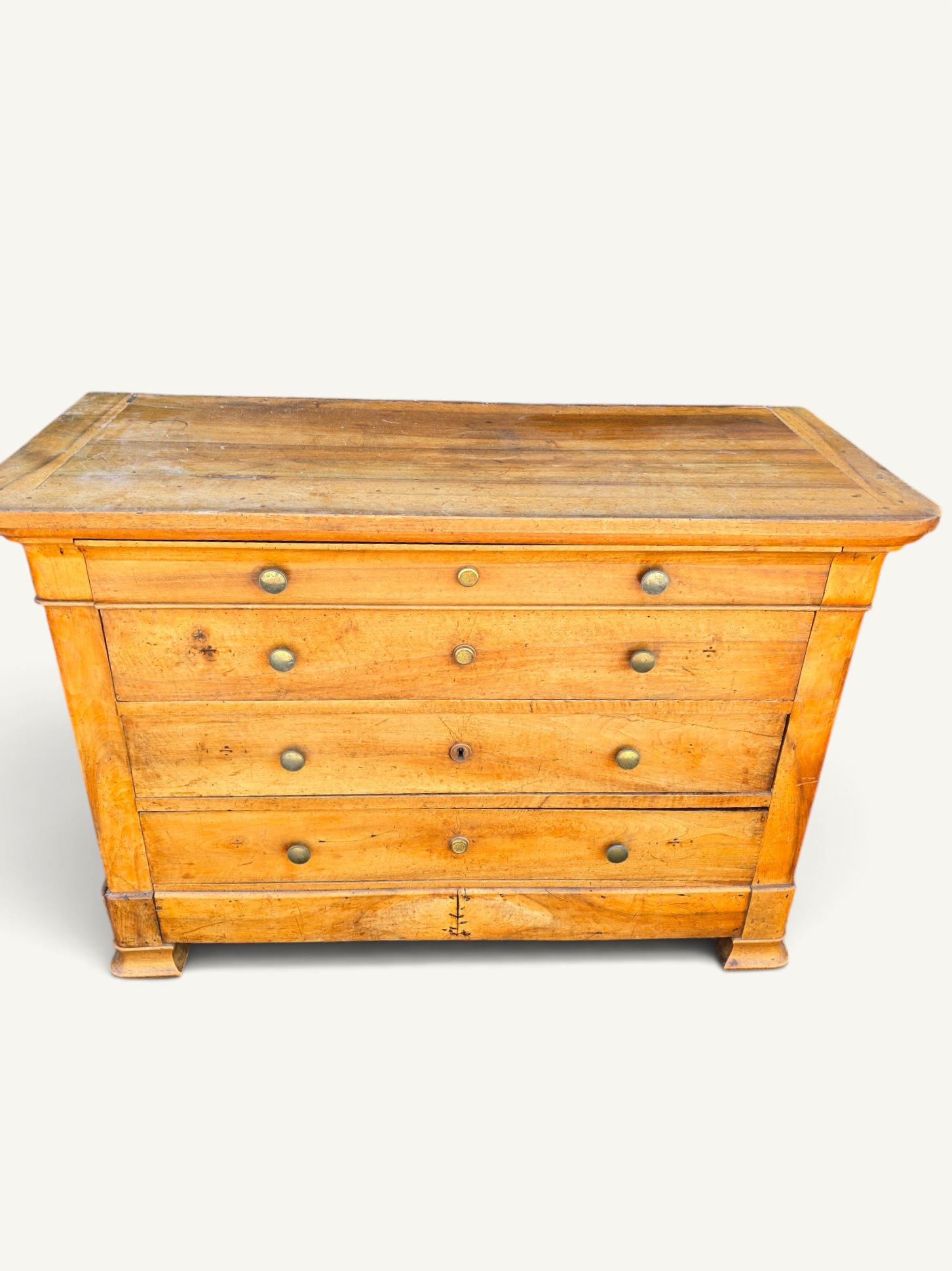 Commode Louis-Philippe ancienne en bois blond à quatre tiroirs