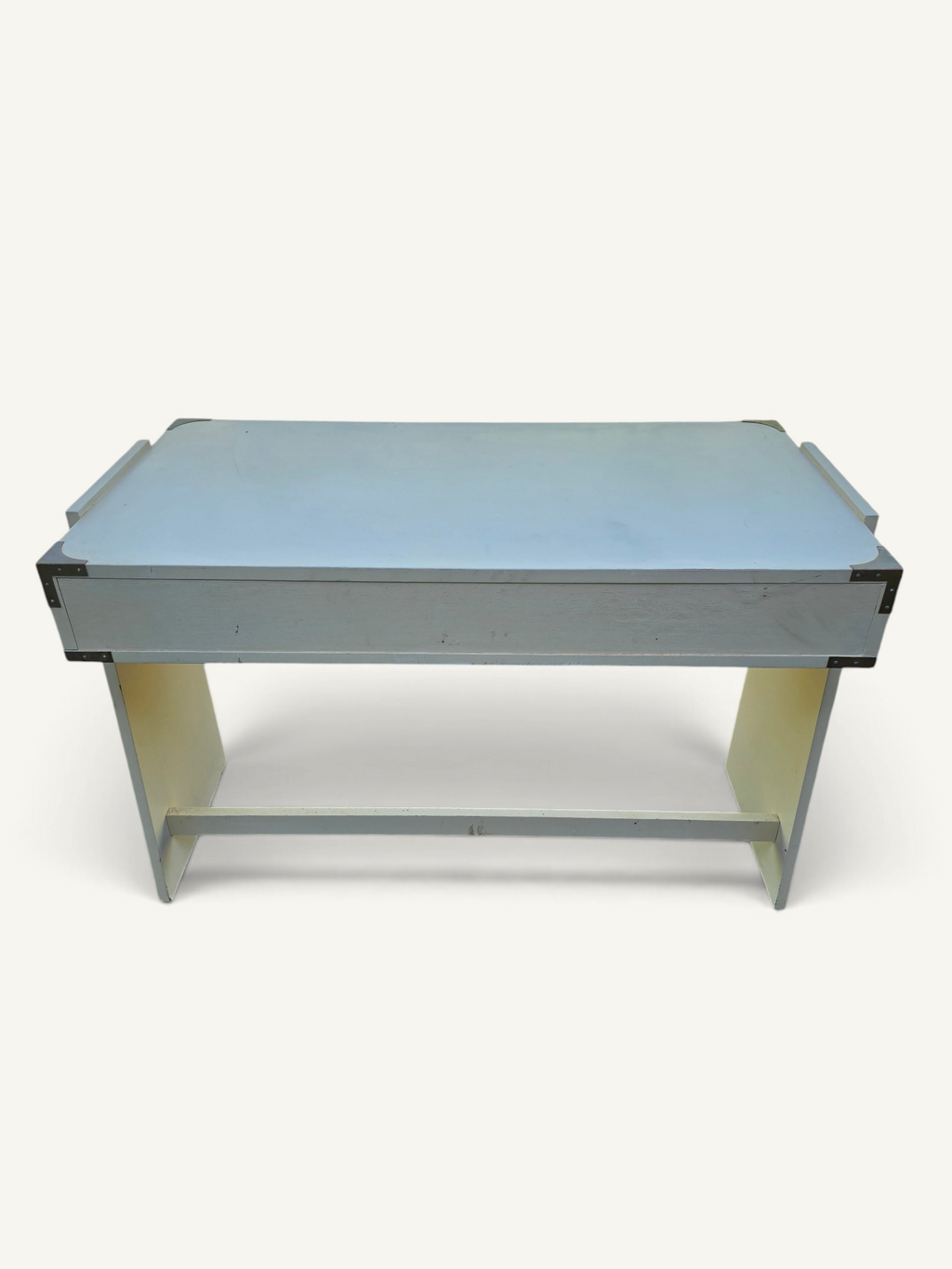 Bureau vintage style campagne en bois laqué crème et laiton