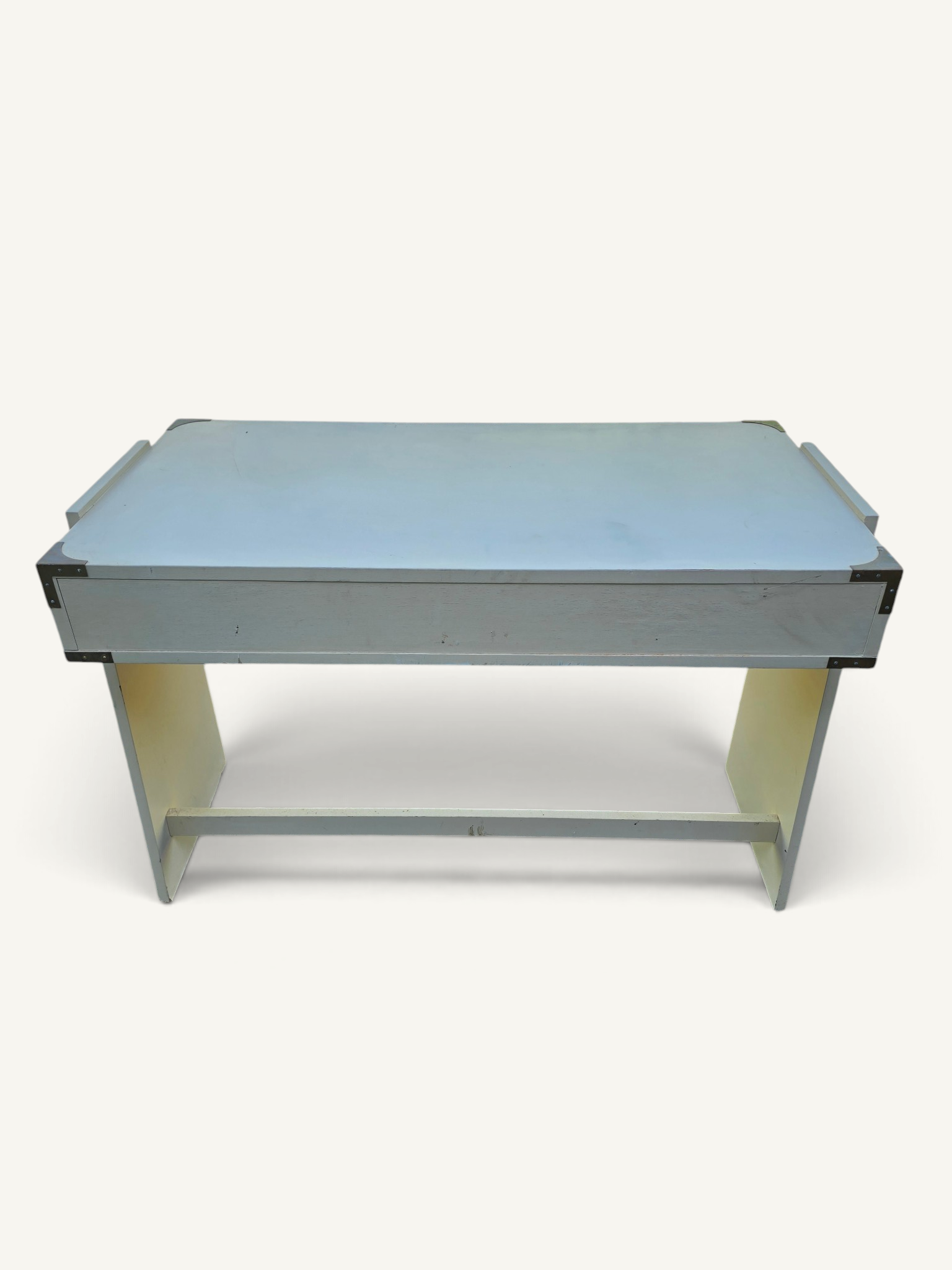 Bureau vintage style campagne en bois laqué crème et laiton