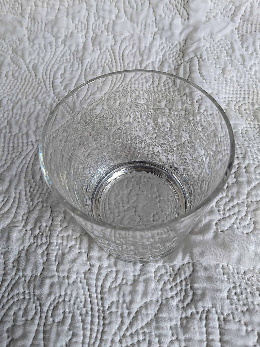 Verre à eau Baccarat en cristal gravé – décor d’arabesques – XXe siècle
