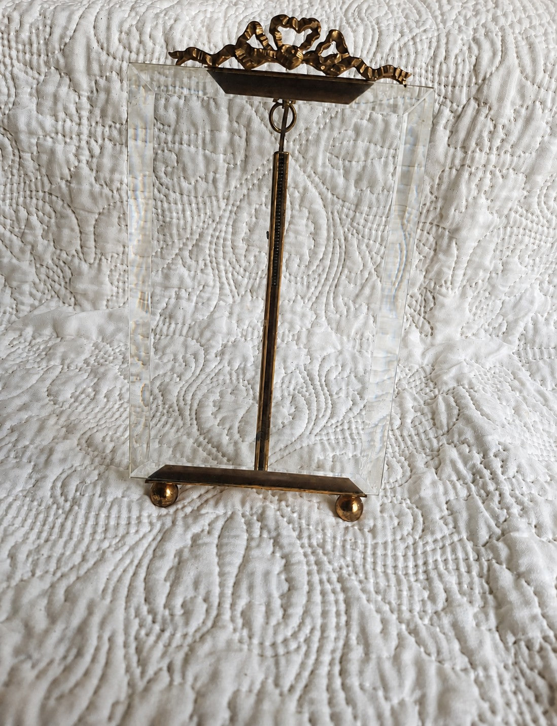 Cadre porte-photographie en verre biseauté et métal doré – style Louis XVI – vers 1900