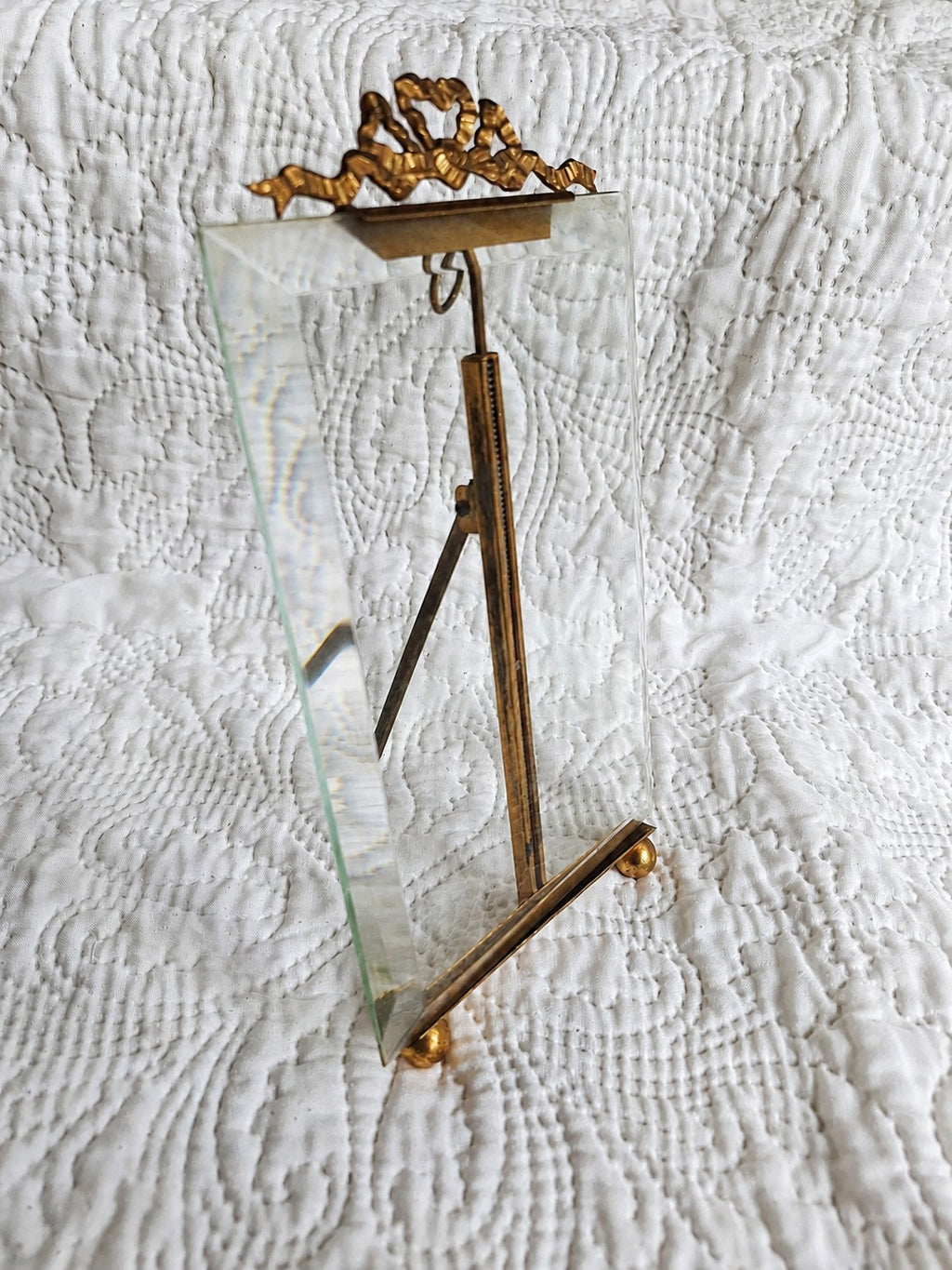 Cadre porte-photographie en verre biseauté et métal doré – style Louis XVI – vers 1900