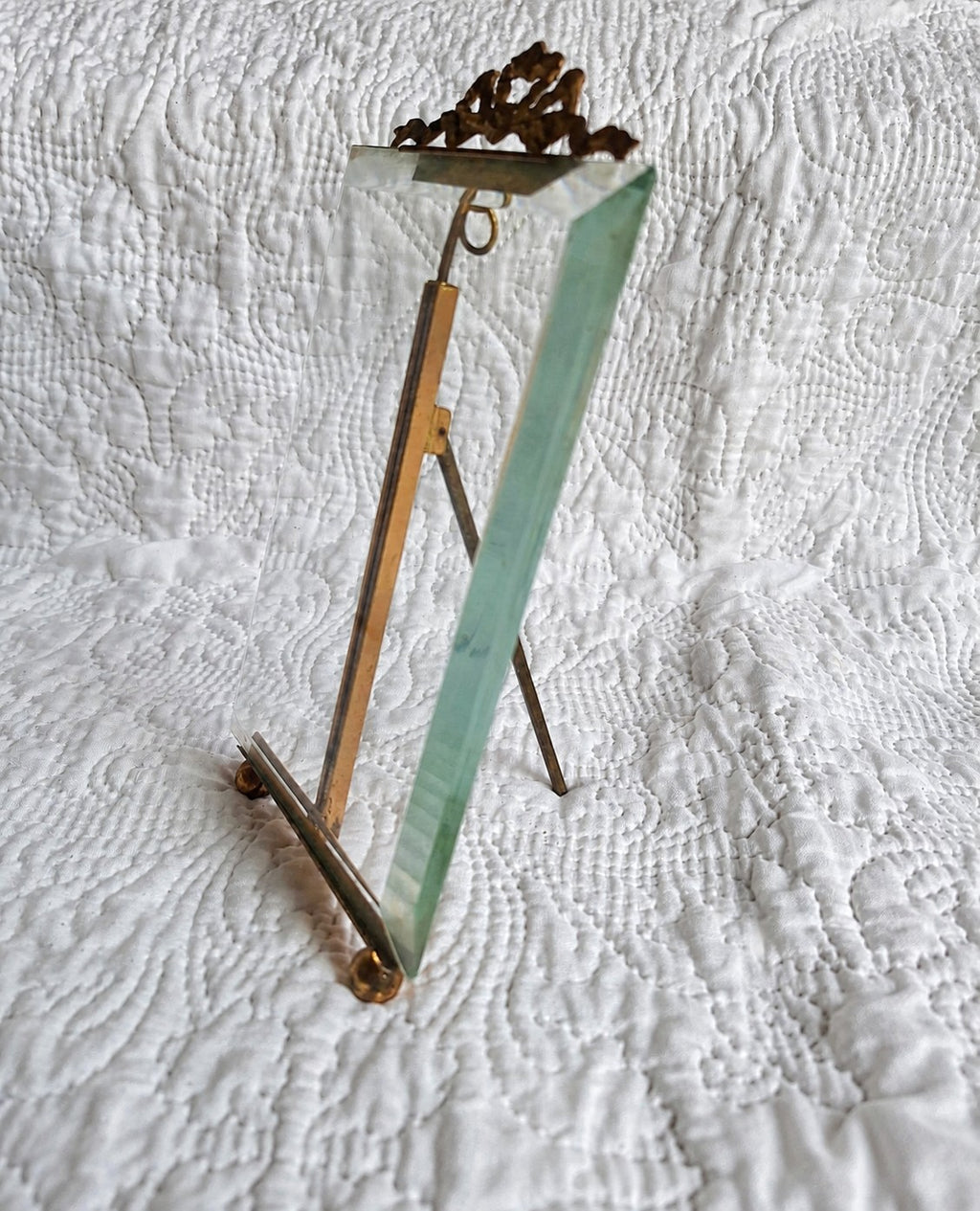 Cadre porte-photographie en verre biseauté et métal doré – style Louis XVI – vers 1900