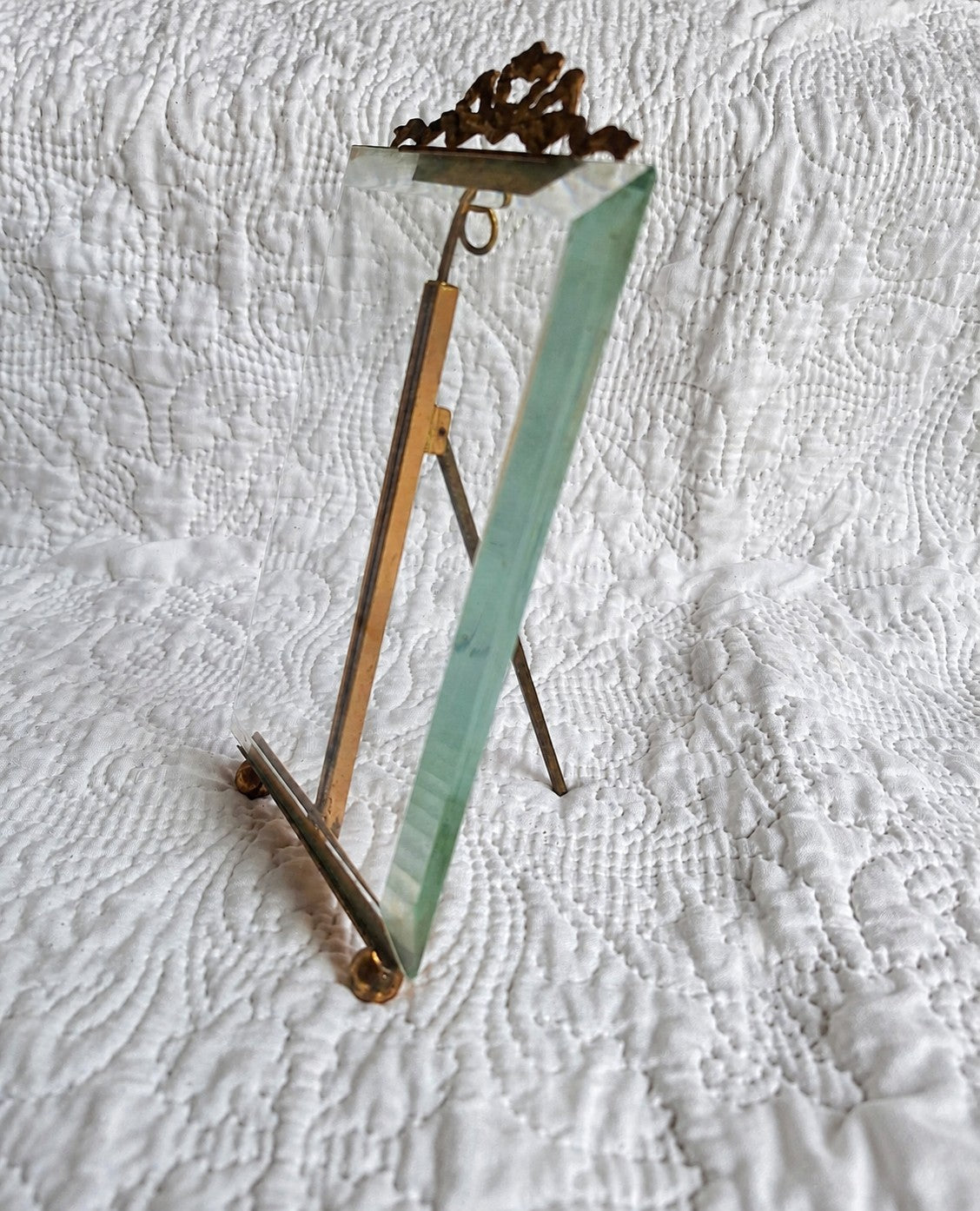 Cadre porte-photographie en verre biseauté et métal doré – style Louis XVI – vers 1900