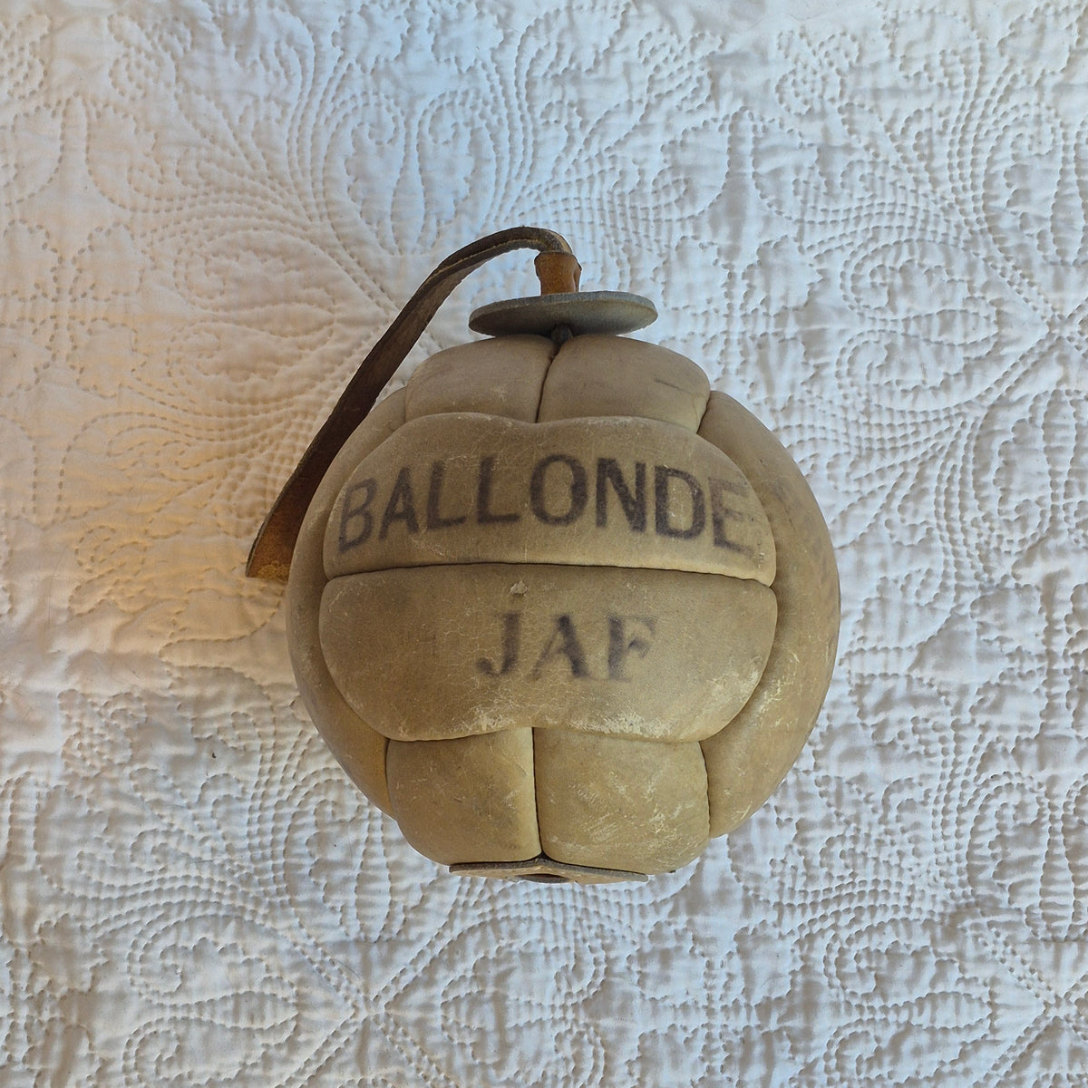 Ancienne ballonde JAF en cuir avec lanière – Sport vintage