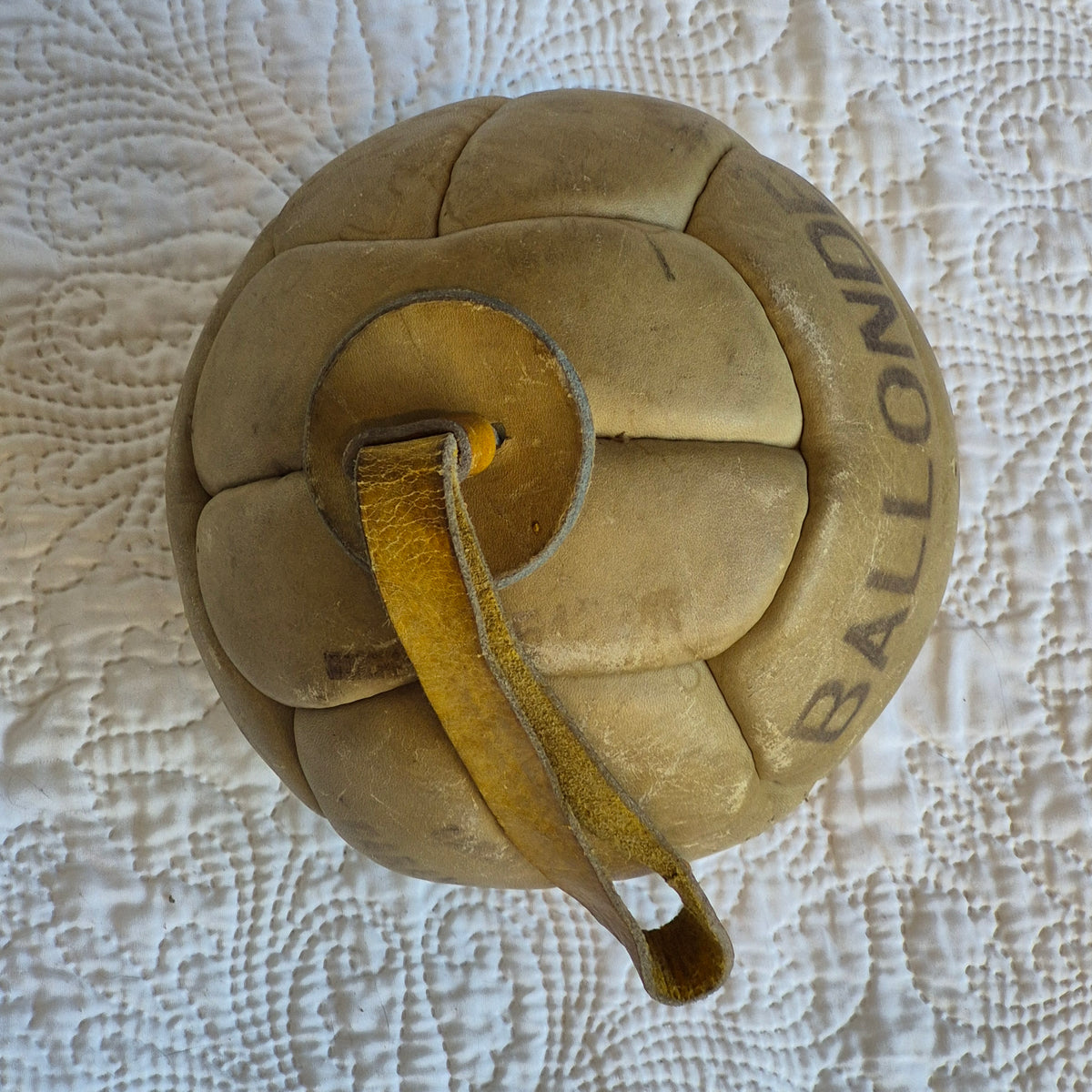 Ancienne ballonde JAF en cuir avec lanière – Sport vintage