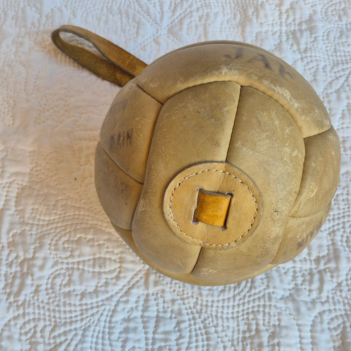 Ancienne ballonde JAF en cuir avec lanière – Sport vintage