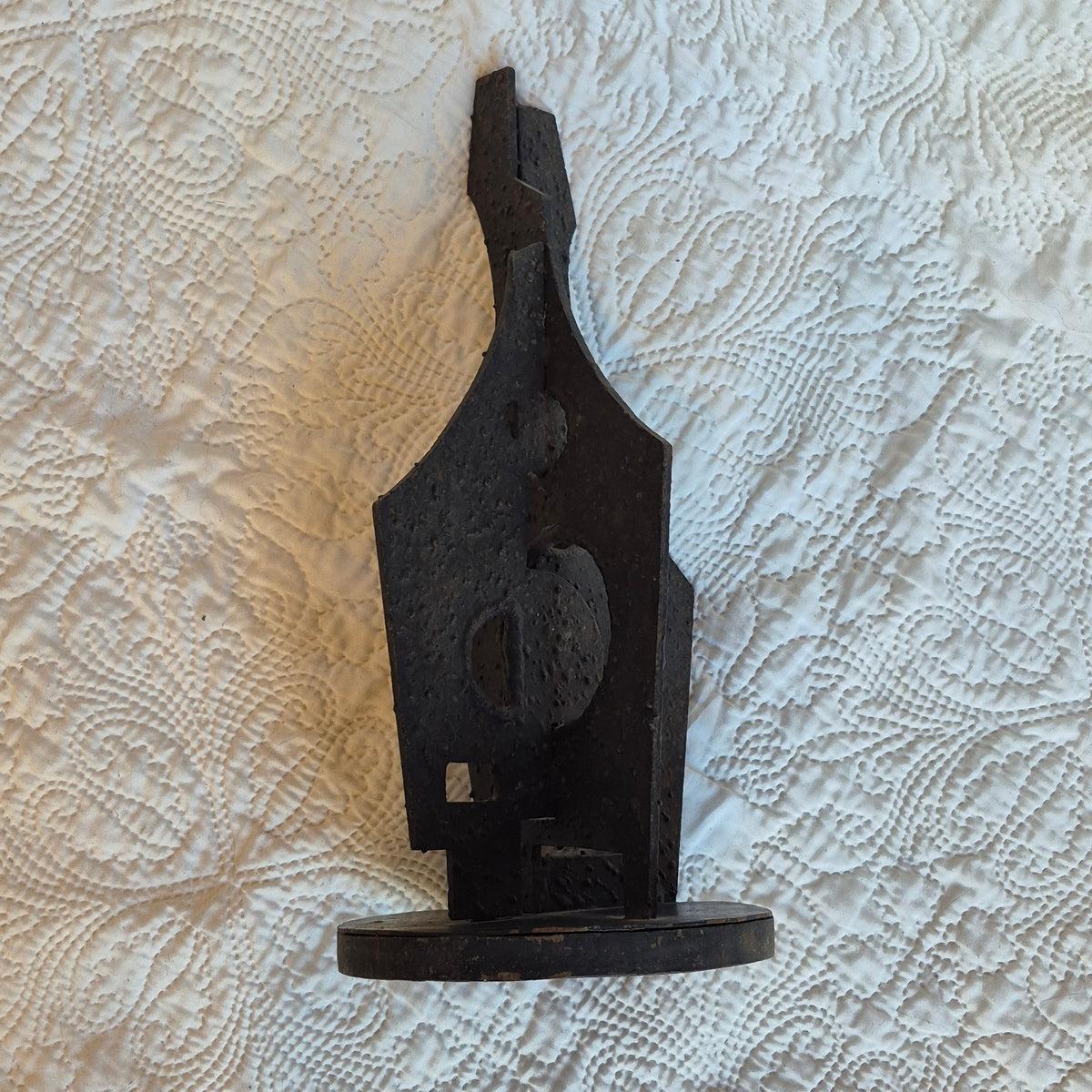 Sculpture abstraite en métal noir – Style brutaliste – 39 cm
