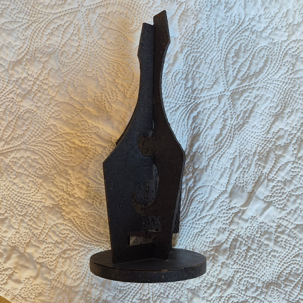 Sculpture abstraite en métal noir – Style brutaliste – 39 cm