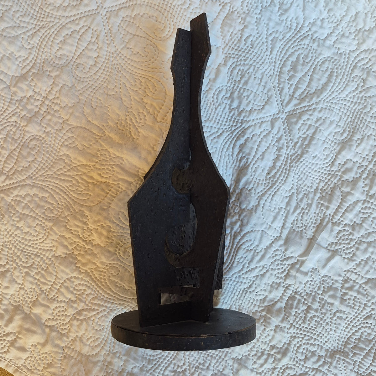 Sculpture abstraite en métal noir – Style brutaliste – 39 cm