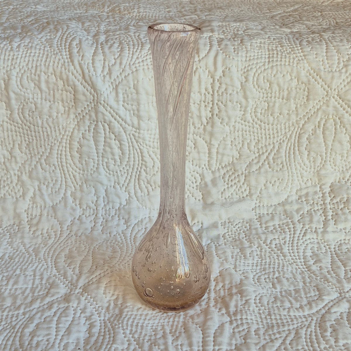 Vase soliflore La Rochère en verre bullé rose – Soufflé à la bouche