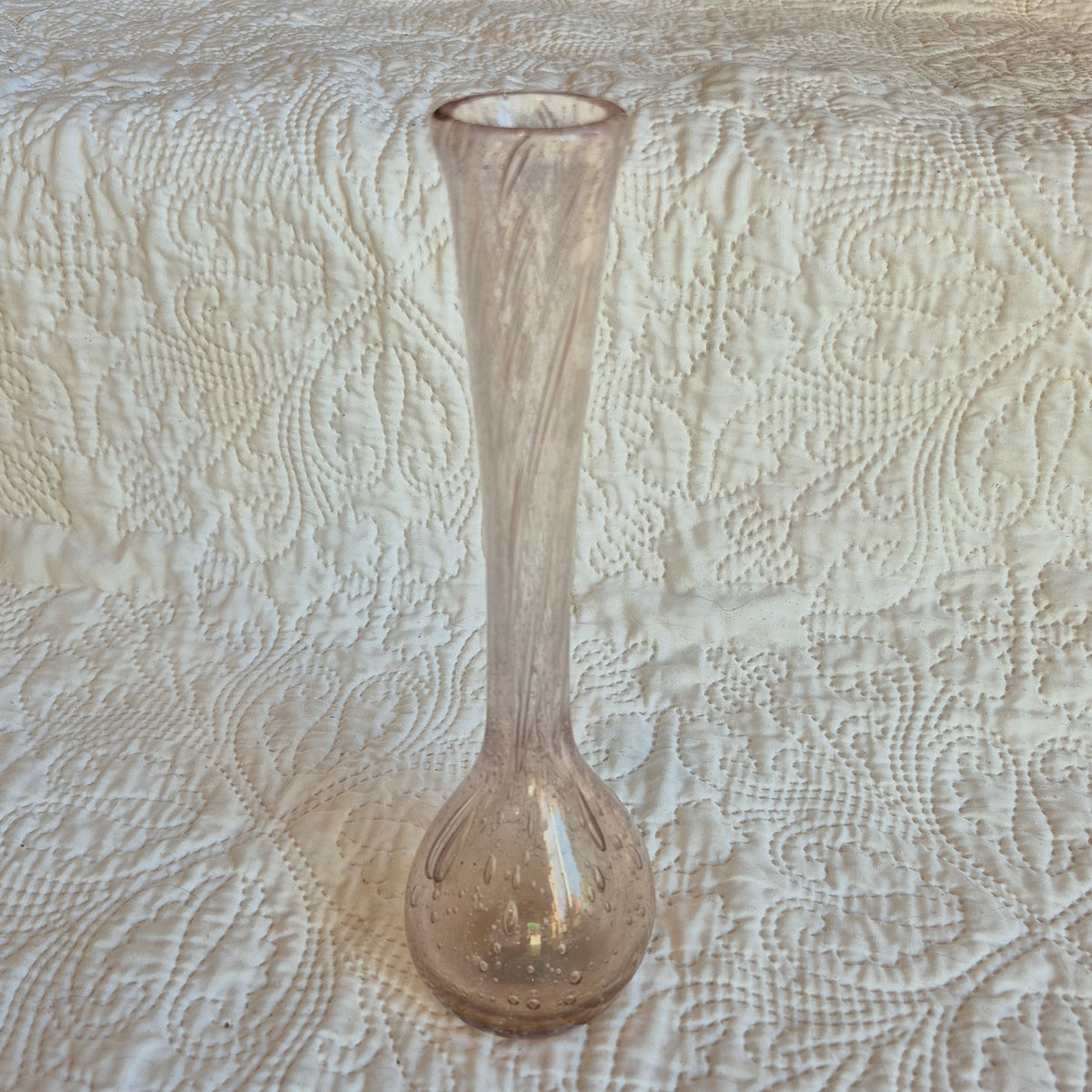 Vase soliflore La Rochère en verre bullé rose – Soufflé à la bouche