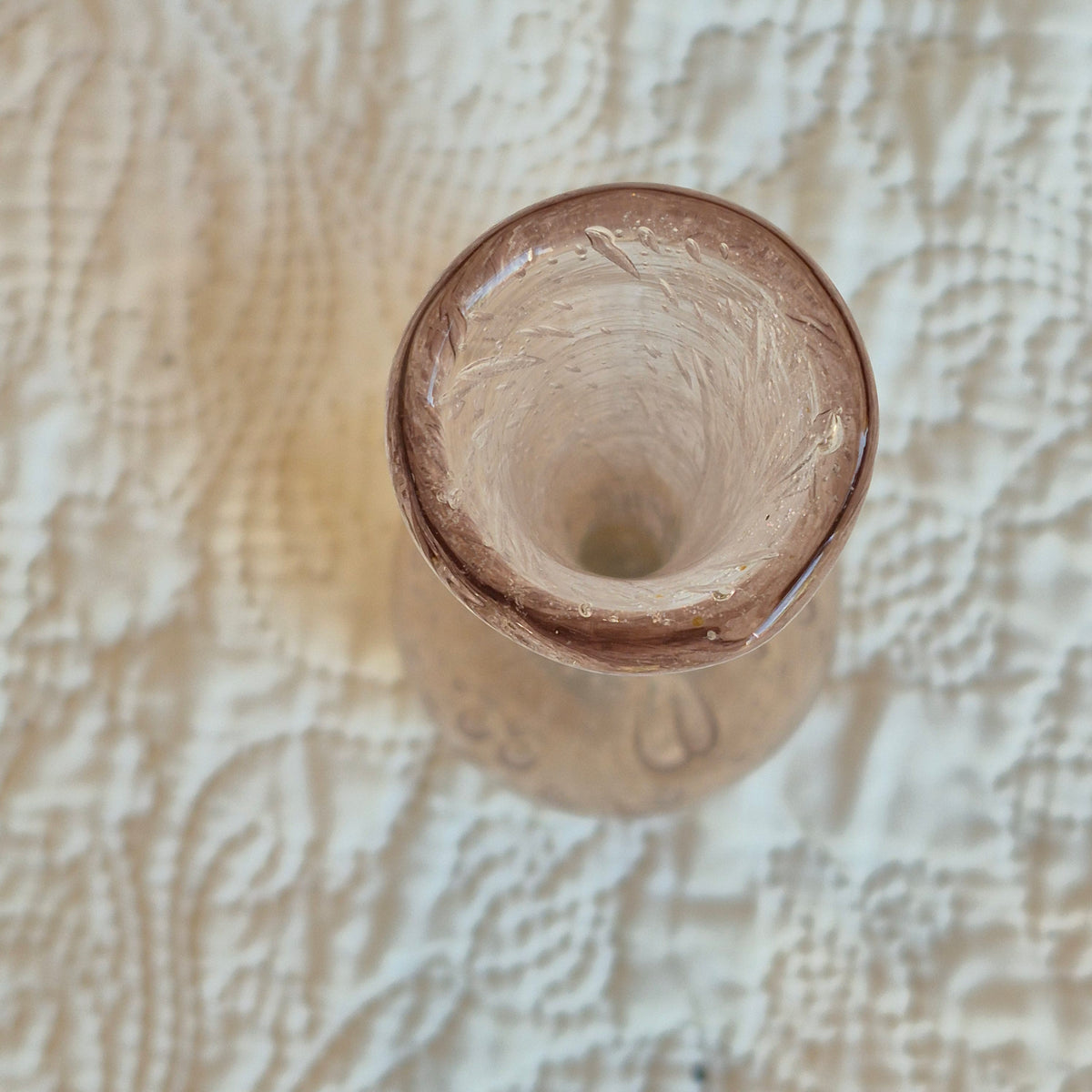 Vase soliflore La Rochère en verre bullé rose – Soufflé à la bouche