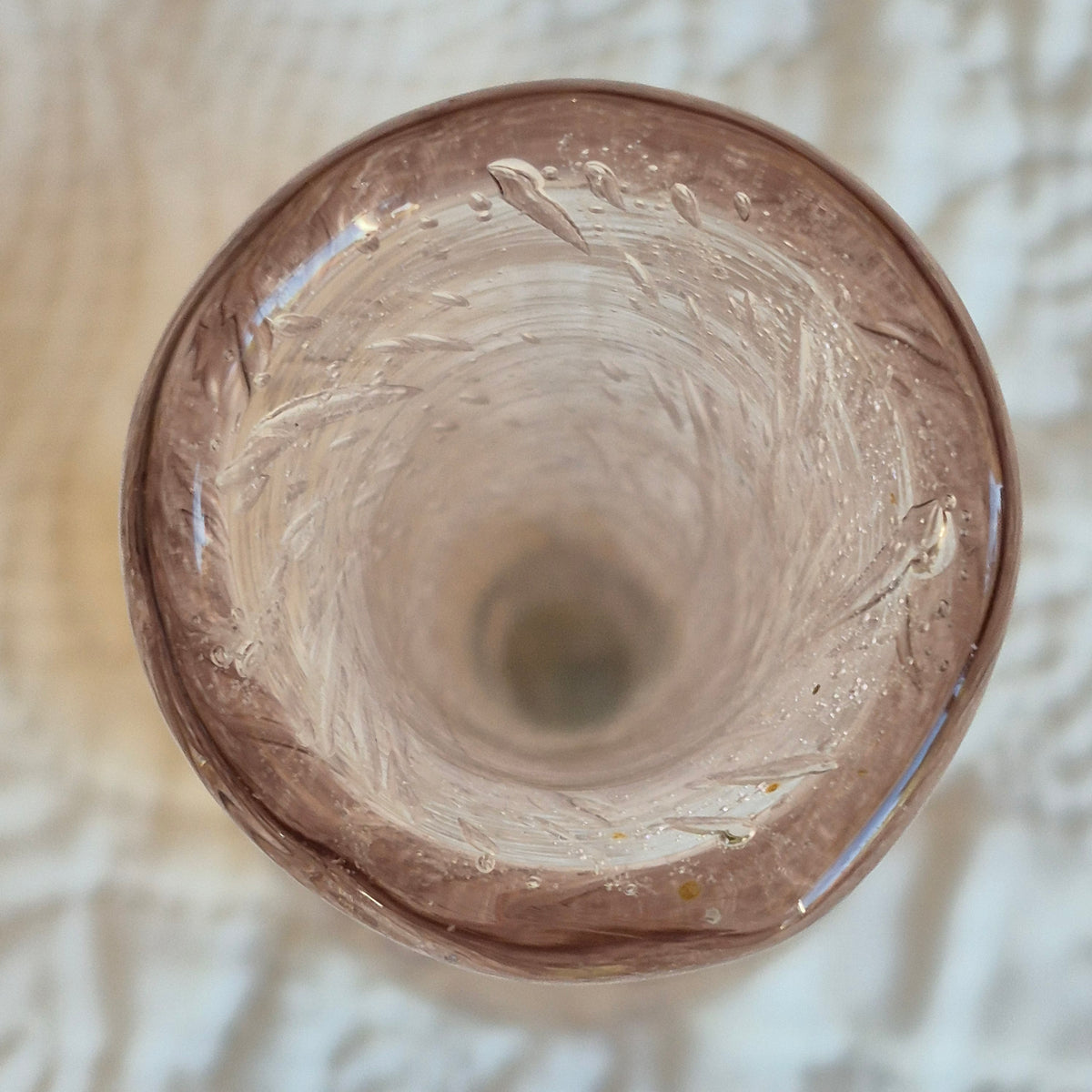 Vase soliflore La Rochère en verre bullé rose – Soufflé à la bouche