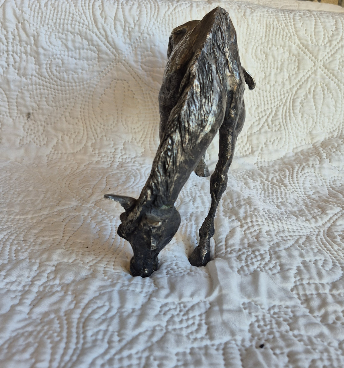 Sculpture de cheval broutant à finition argentée
