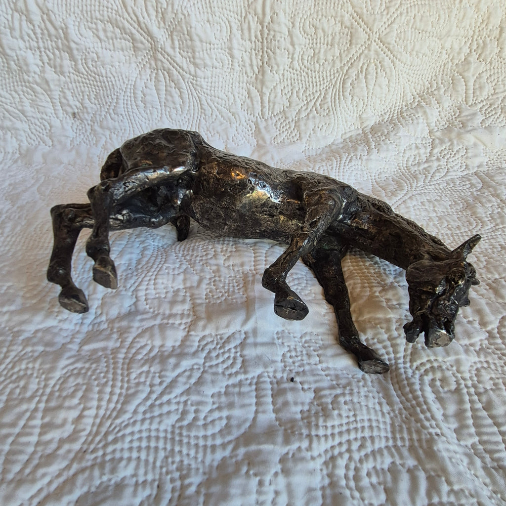 Sculpture de cheval broutant à finition argentée