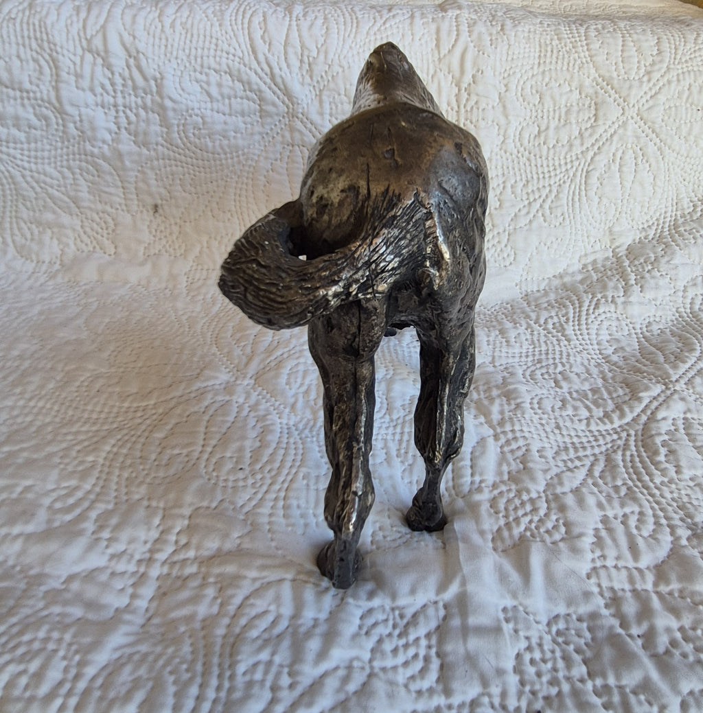 Sculpture de cheval broutant à finition argentée