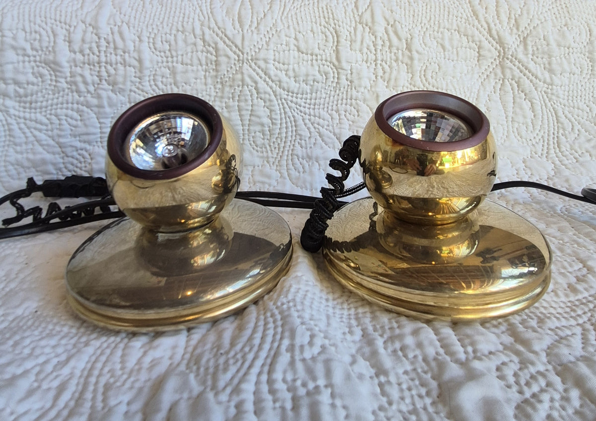 Paire de lampes spots orientables en métal doré – Pierre Disderot Luminaires, Paris
