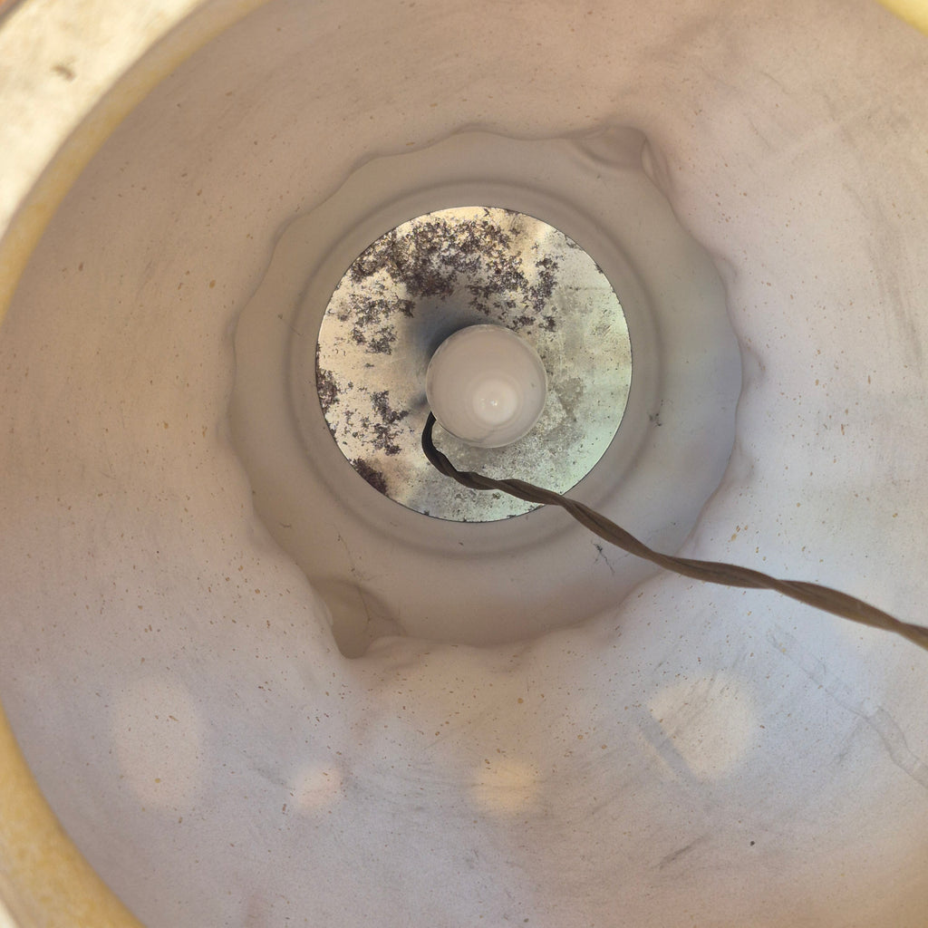 Grande lampe en céramique émaillée caramel et crème – Décor en relief et double éclairage