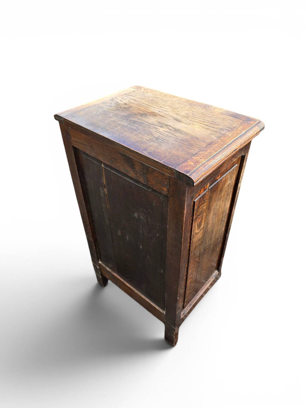 Petit meuble d’appoint en chêne sculpté style Louis XV