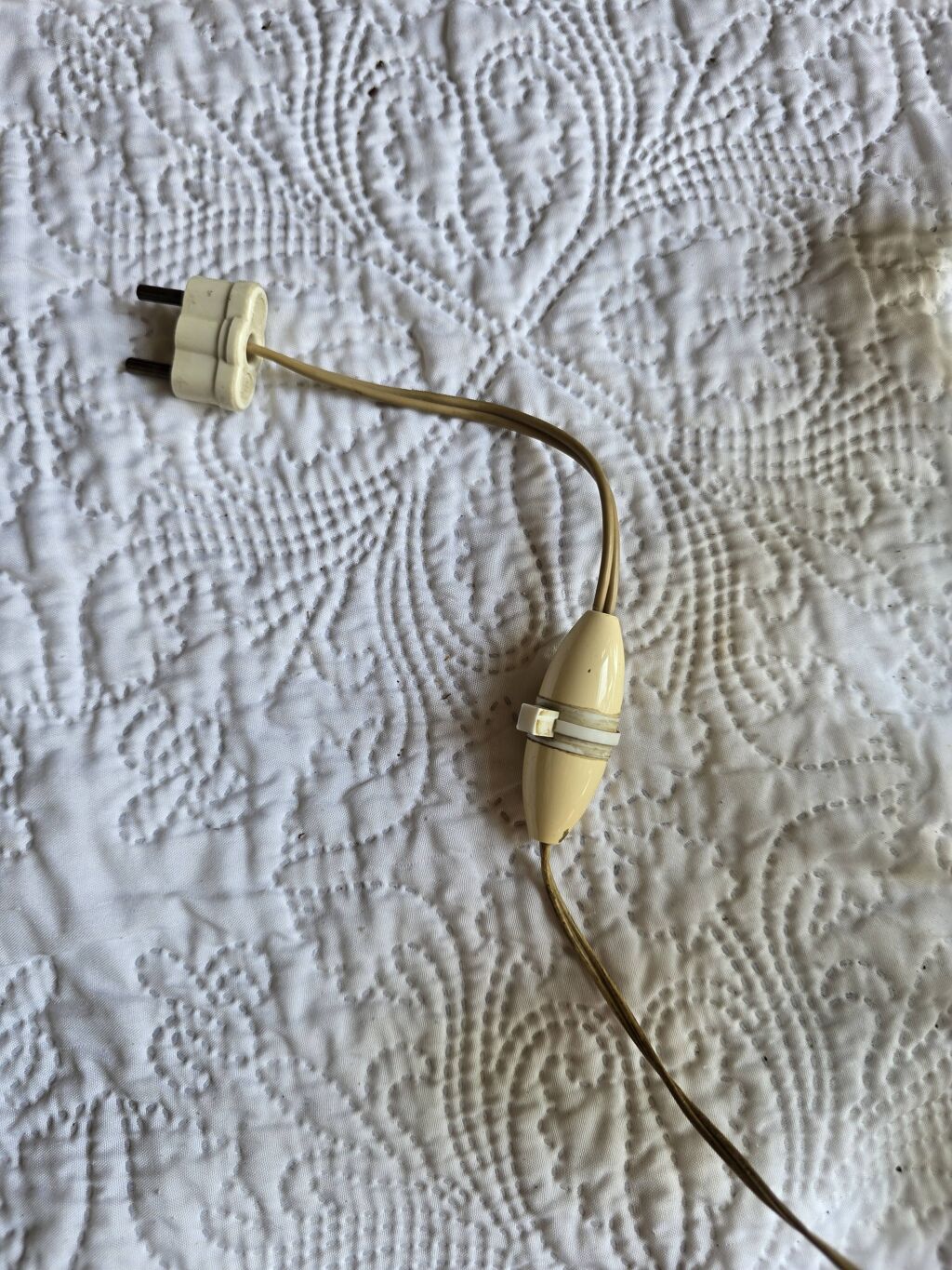 Pied de lampe vintage en cristal de Sèvres torsadé années 60-70