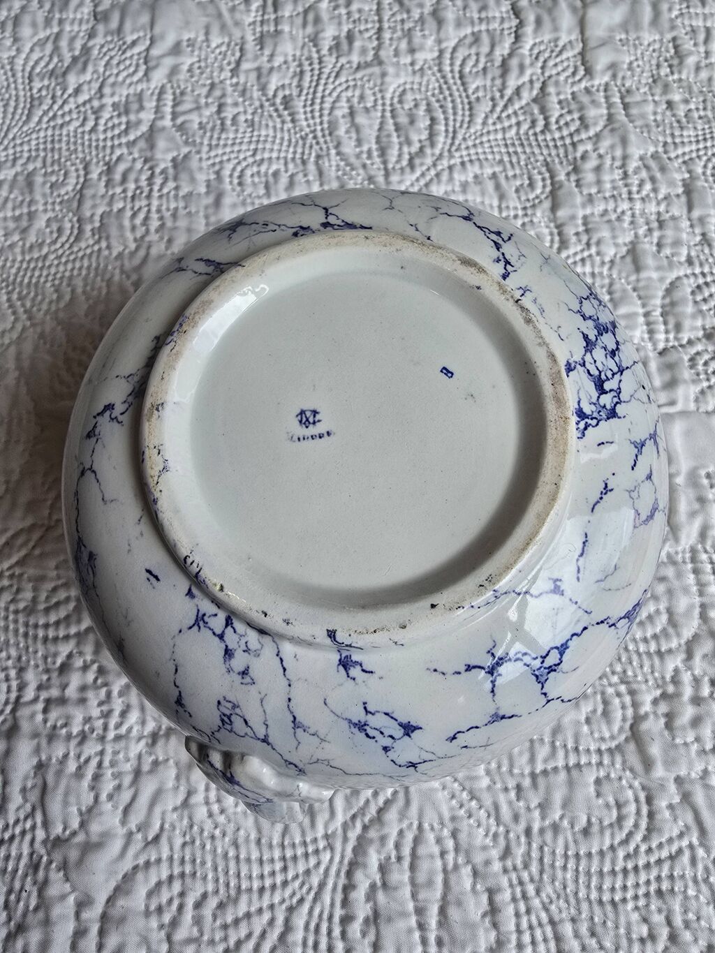 Pot à lait en porcelaine de Limoges décor bleu marbré