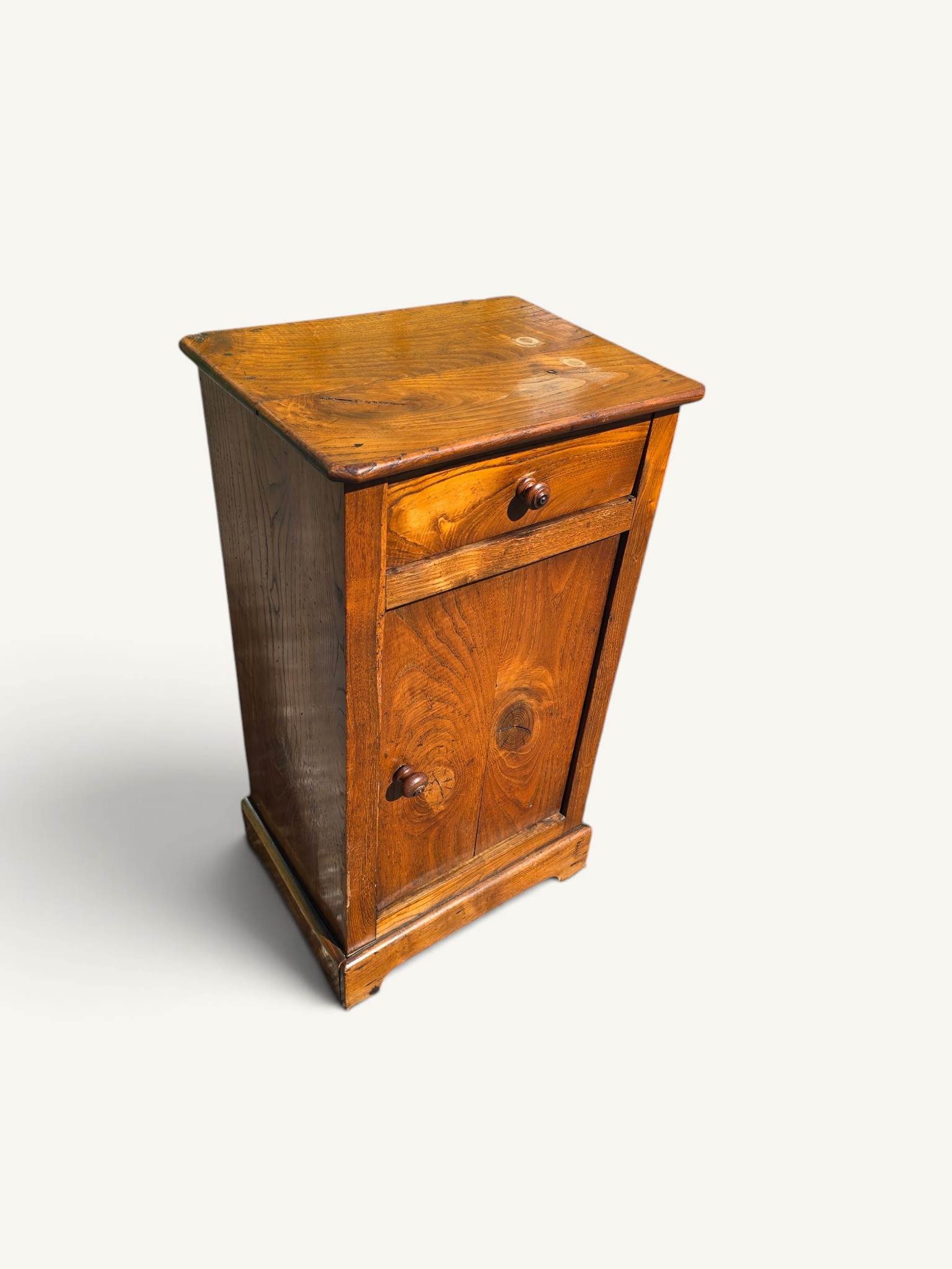 Petit meuble de chevet rustique ancien en bois massif