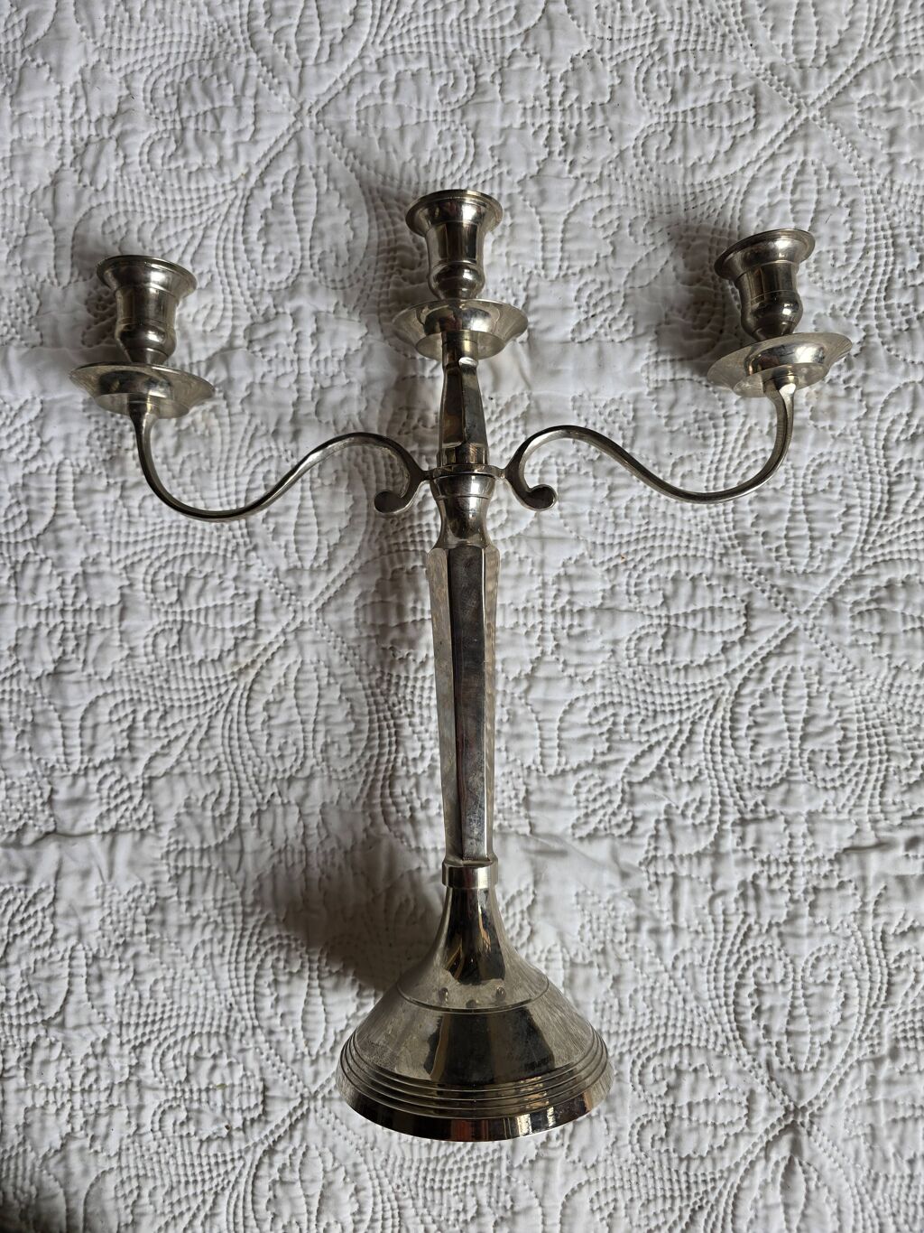 Candélabre 3 feux en métal argenté – chandelier ancien style Louis XVI