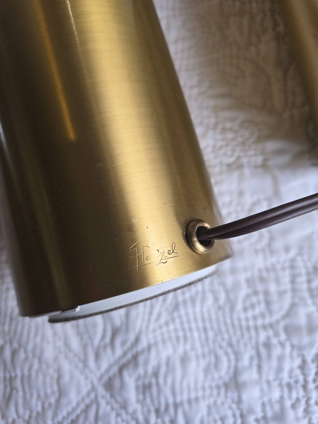 Paire de lampes signées Jean Perzel – cylindriques à ouverture oblique