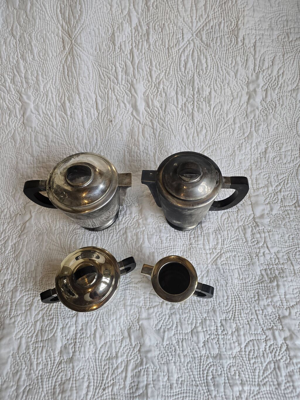 Service à thé et café Art déco en métal argenté et bakélite, années 1930